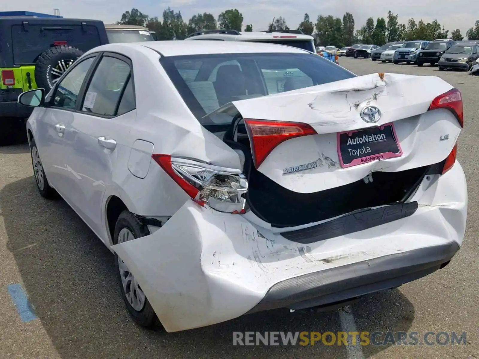 3 Photograph of a damaged car 2T1BURHE5KC152835 TOYOTA COROLLA 2019