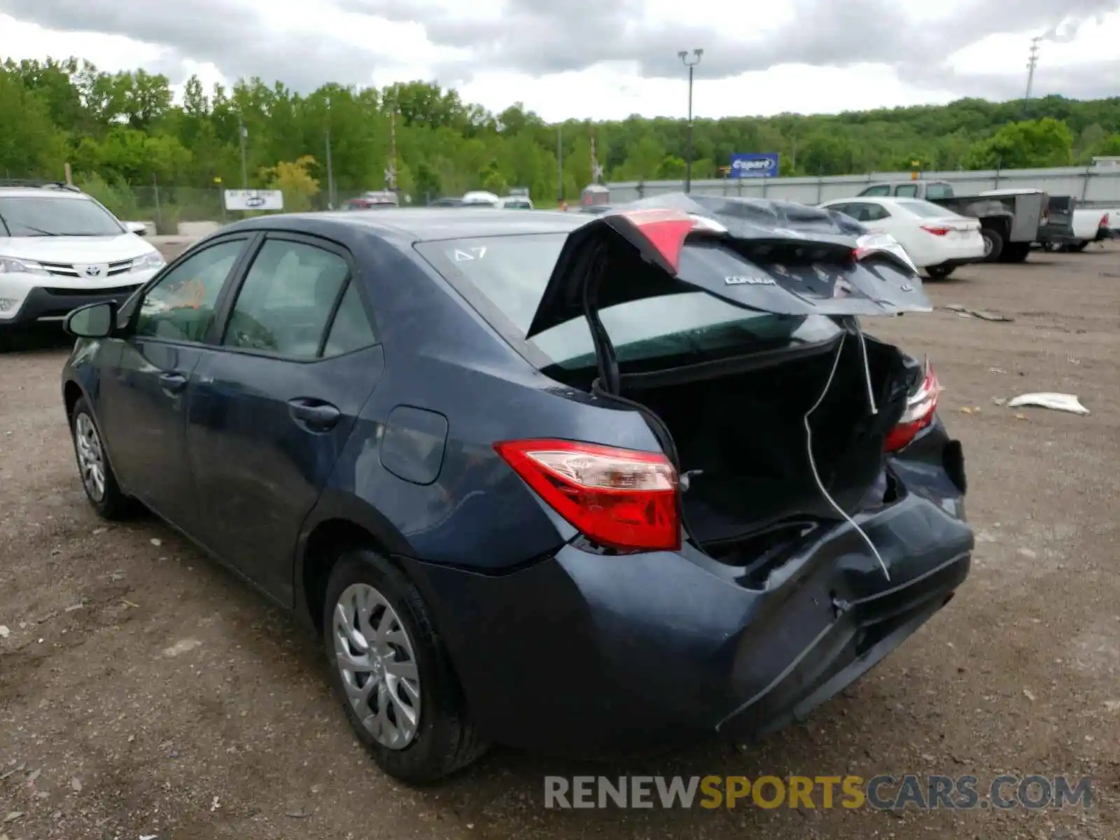 3 Photograph of a damaged car 2T1BURHE5KC155203 TOYOTA COROLLA 2019