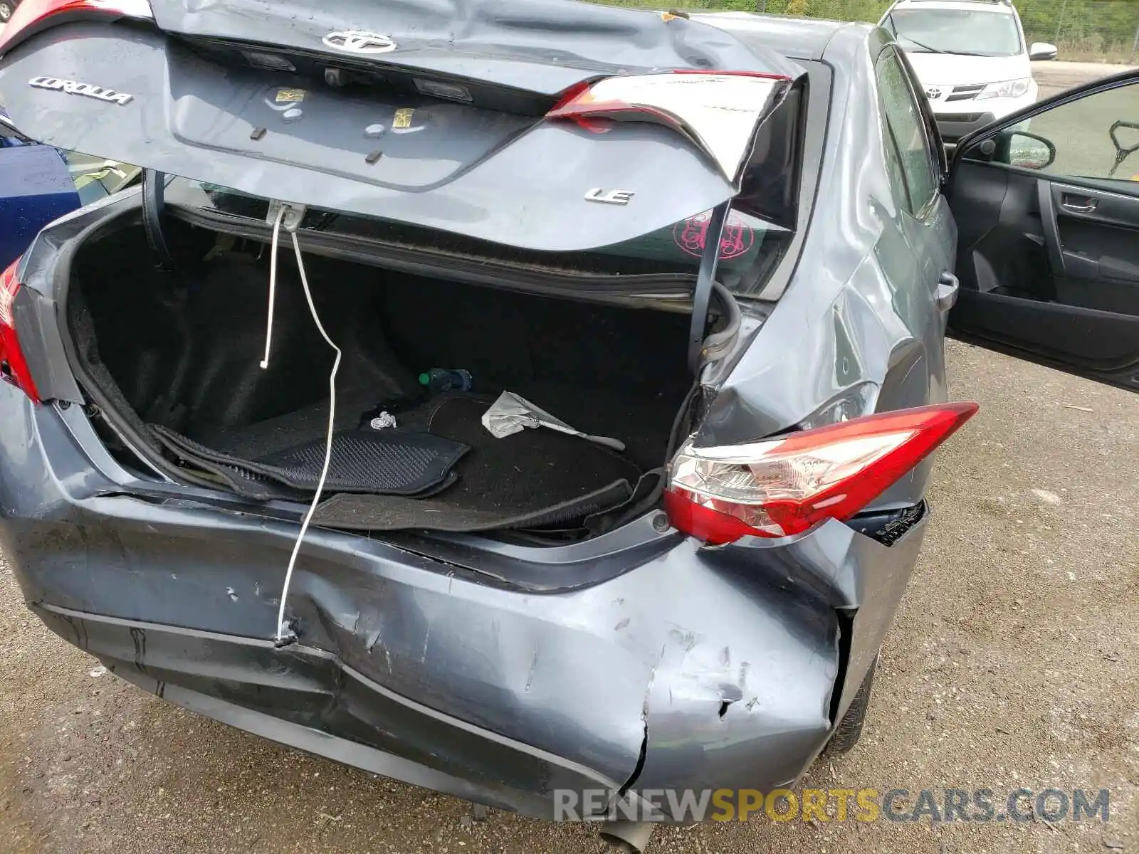 9 Photograph of a damaged car 2T1BURHE5KC155203 TOYOTA COROLLA 2019