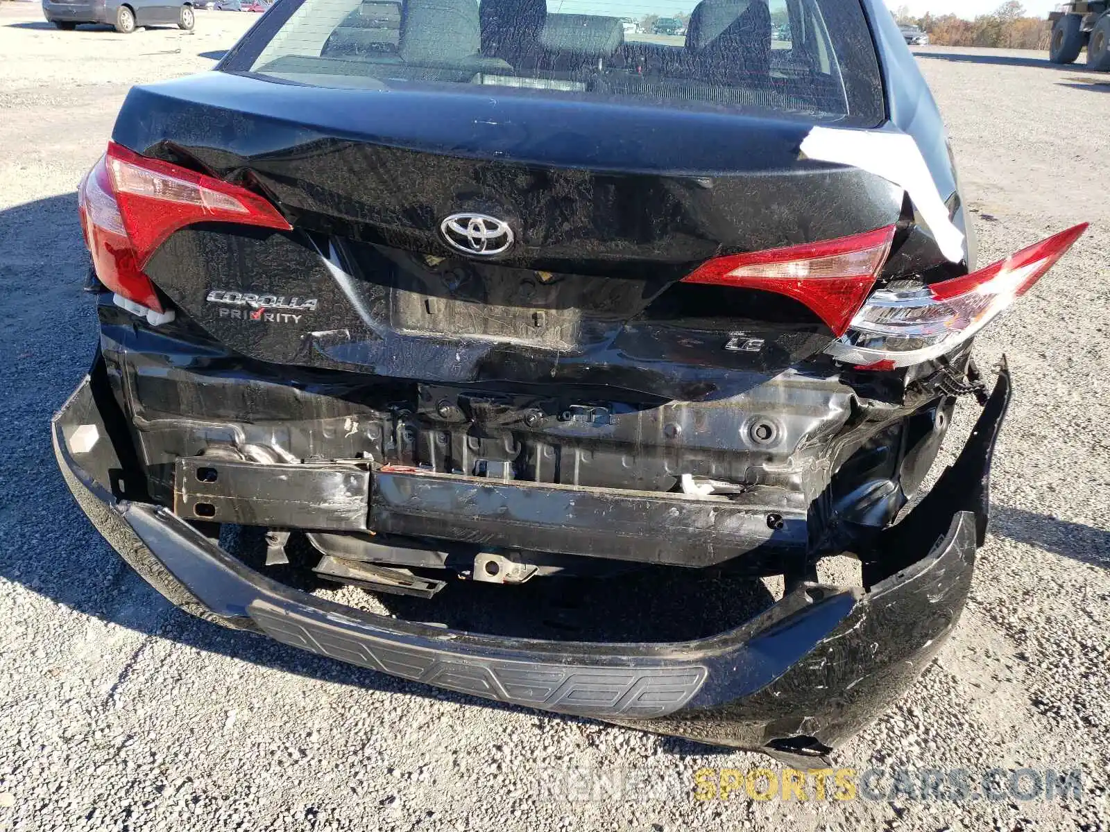 9 Photograph of a damaged car 2T1BURHE5KC156464 TOYOTA COROLLA 2019