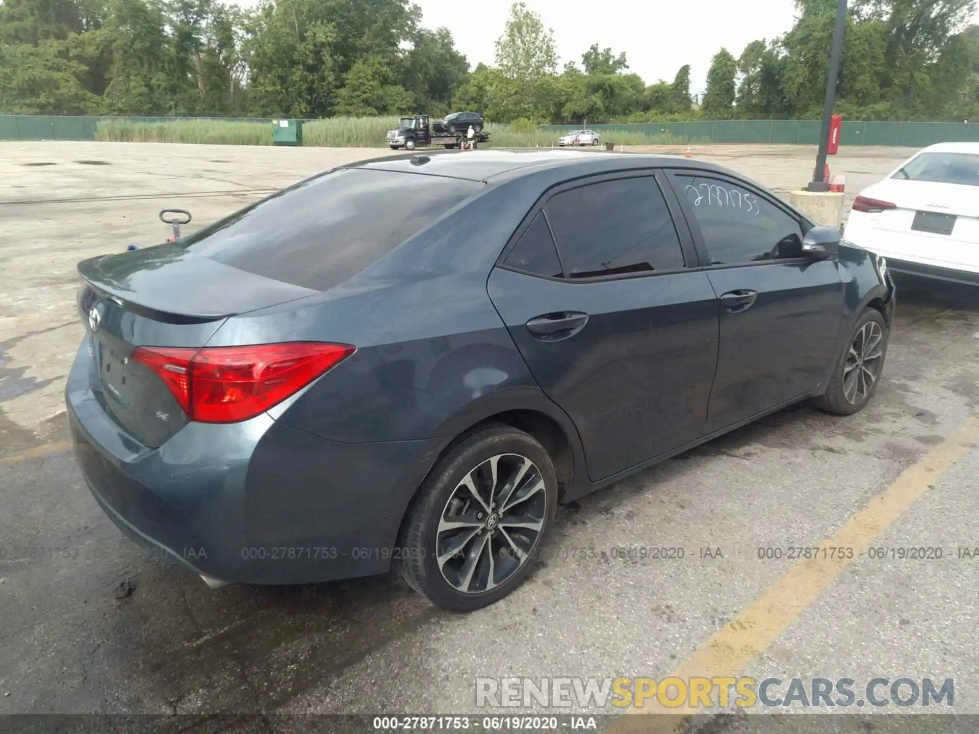 4 Photograph of a damaged car 2T1BURHE5KC160403 TOYOTA COROLLA 2019