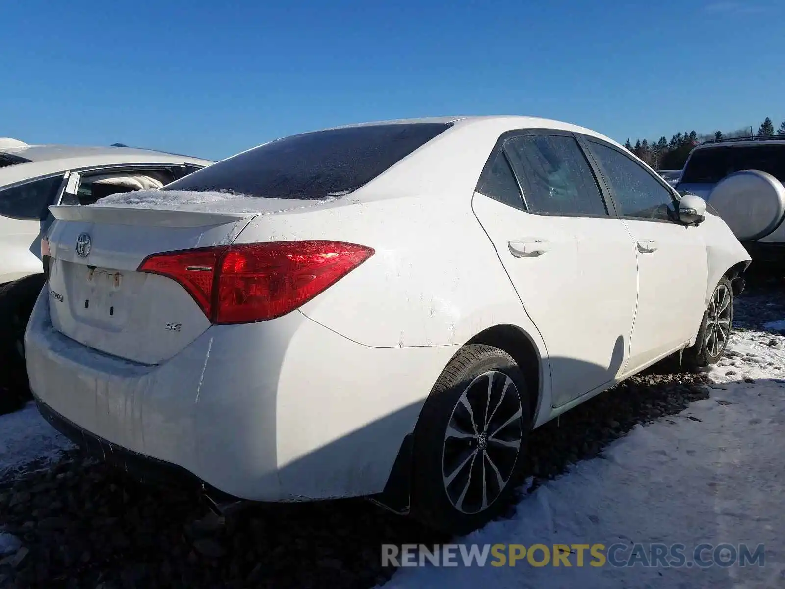 4 Photograph of a damaged car 2T1BURHE5KC160451 TOYOTA COROLLA 2019