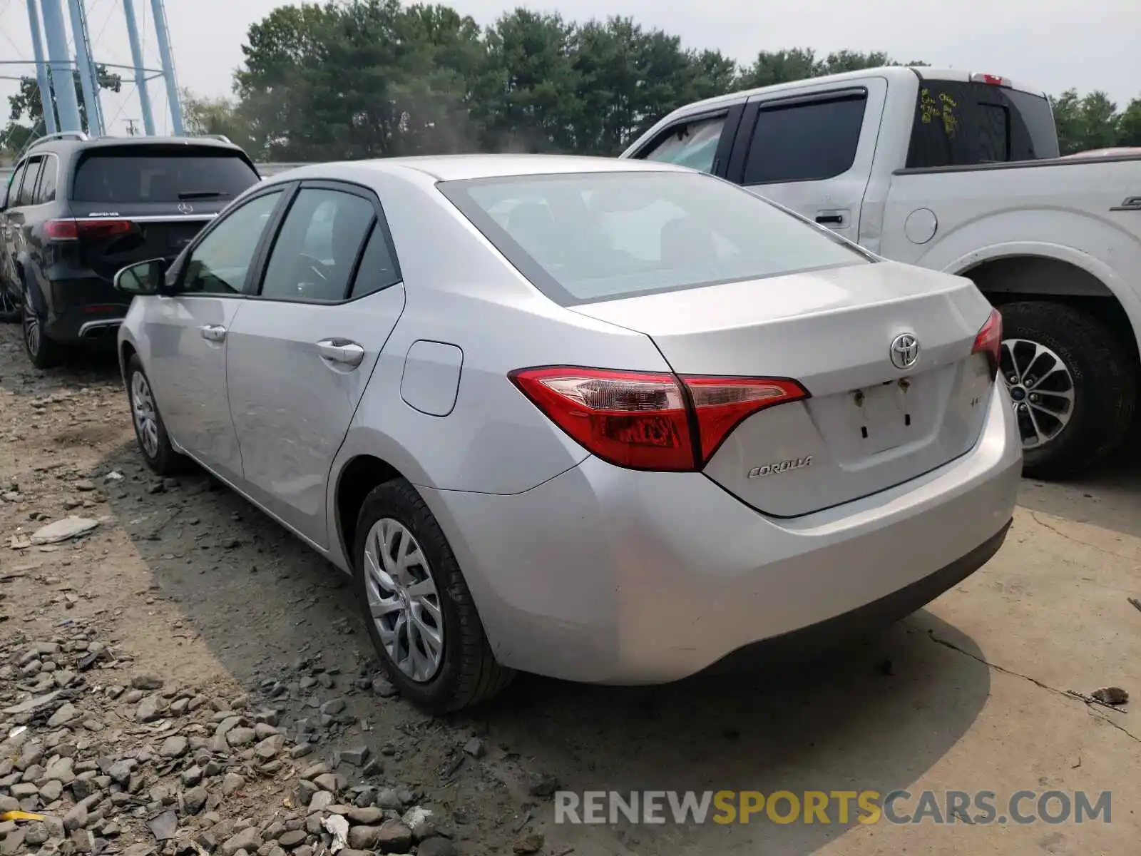 3 Photograph of a damaged car 2T1BURHE5KC160966 TOYOTA COROLLA 2019