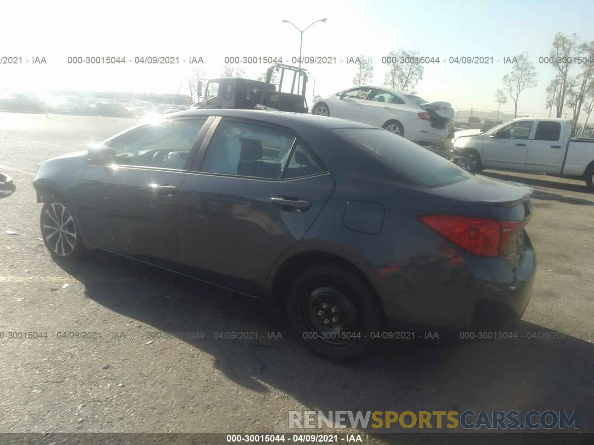 3 Photograph of a damaged car 2T1BURHE5KC162314 TOYOTA COROLLA 2019