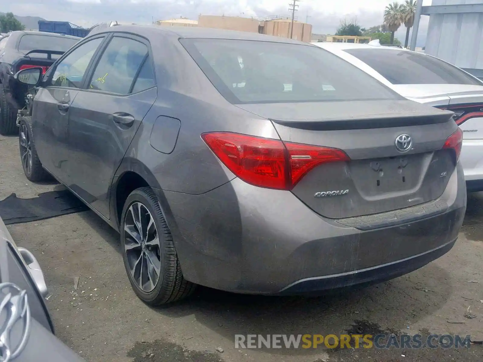 3 Photograph of a damaged car 2T1BURHE5KC164516 TOYOTA COROLLA 2019