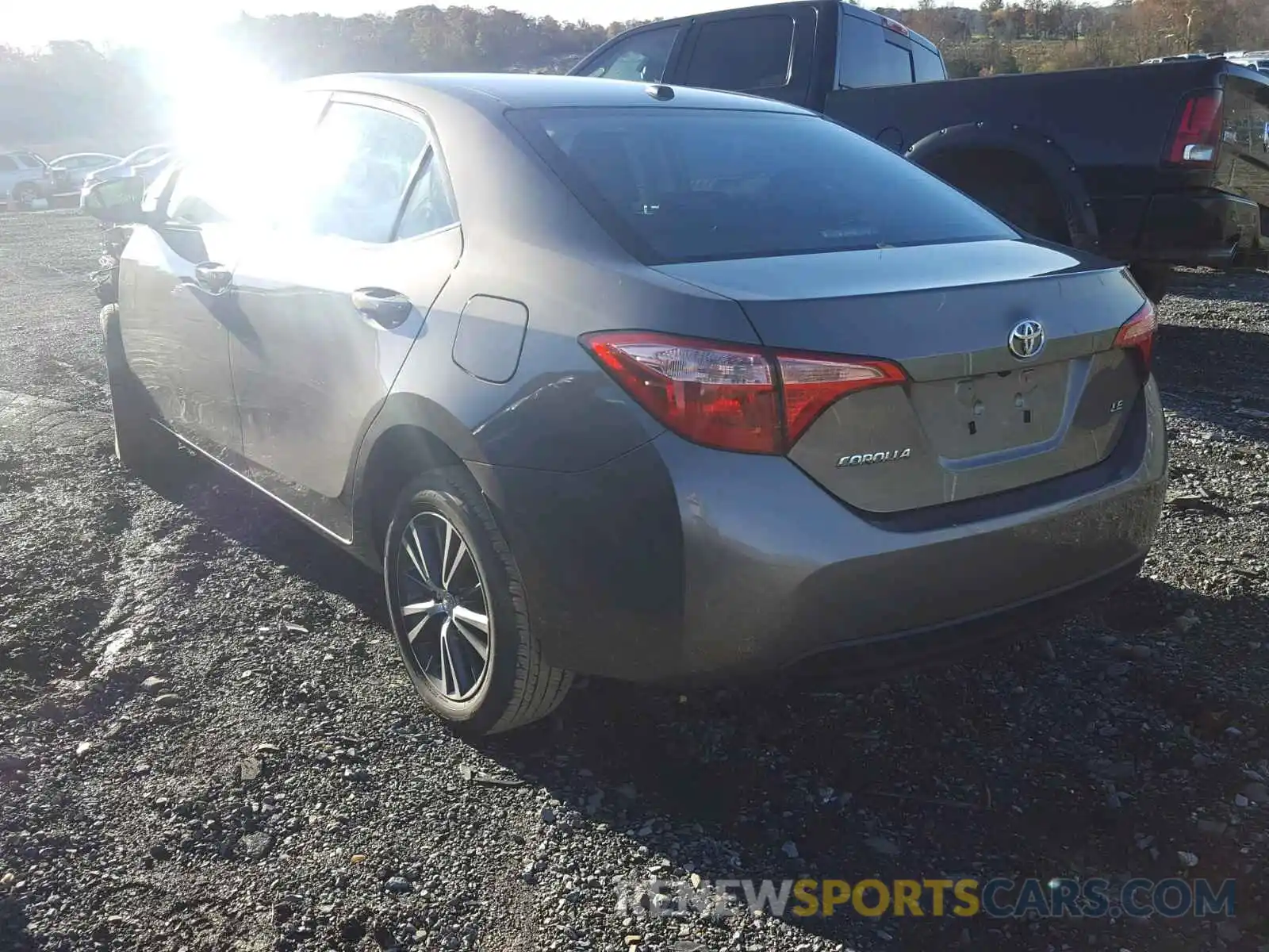 3 Photograph of a damaged car 2T1BURHE5KC165889 TOYOTA COROLLA 2019