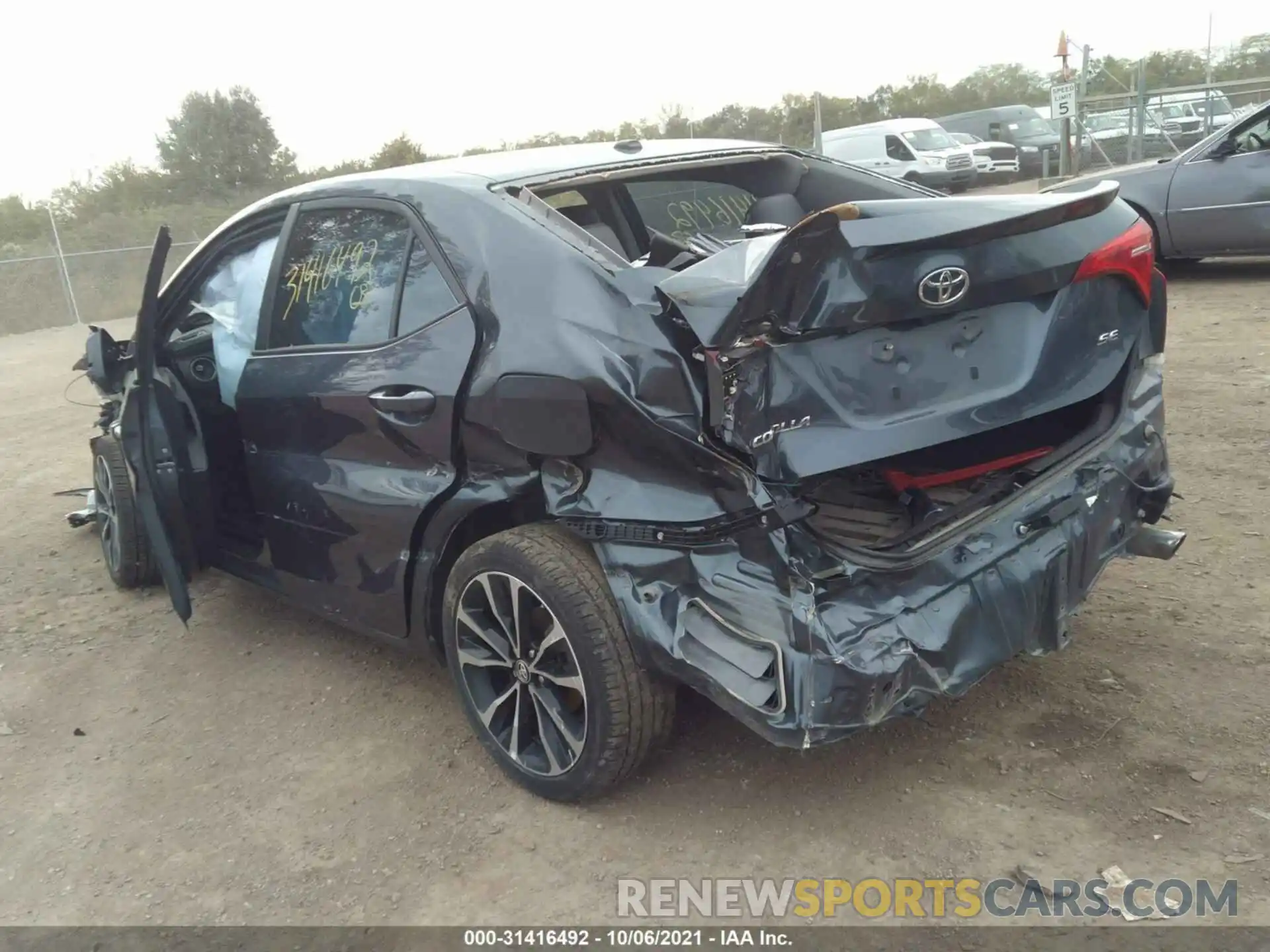 3 Photograph of a damaged car 2T1BURHE5KC166508 TOYOTA COROLLA 2019