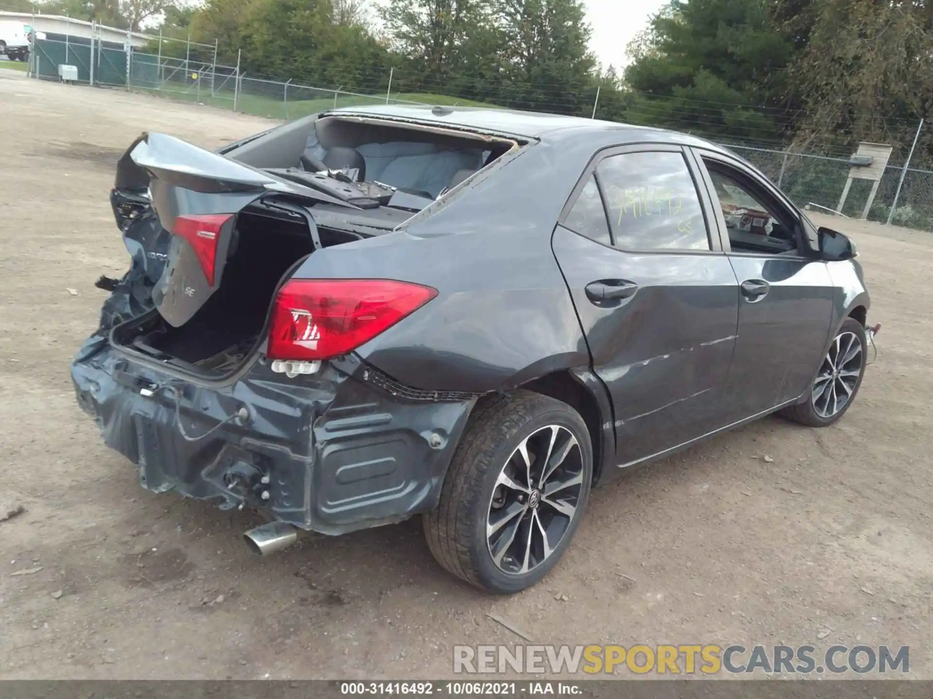 4 Photograph of a damaged car 2T1BURHE5KC166508 TOYOTA COROLLA 2019