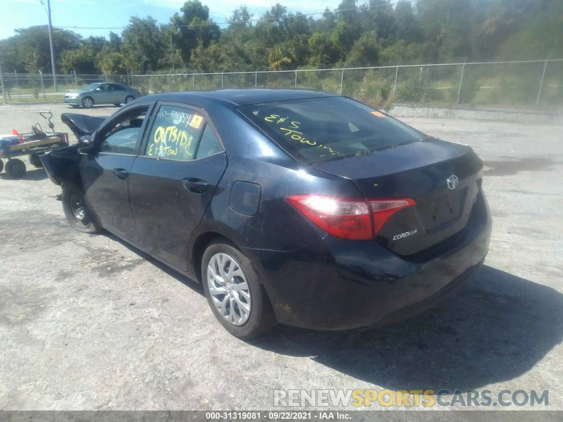 3 Photograph of a damaged car 2T1BURHE5KC166797 TOYOTA COROLLA 2019