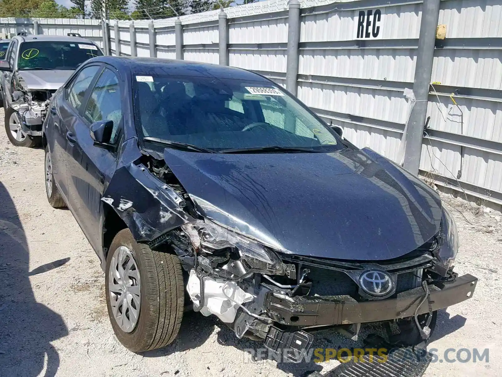 1 Photograph of a damaged car 2T1BURHE5KC166833 TOYOTA COROLLA 2019