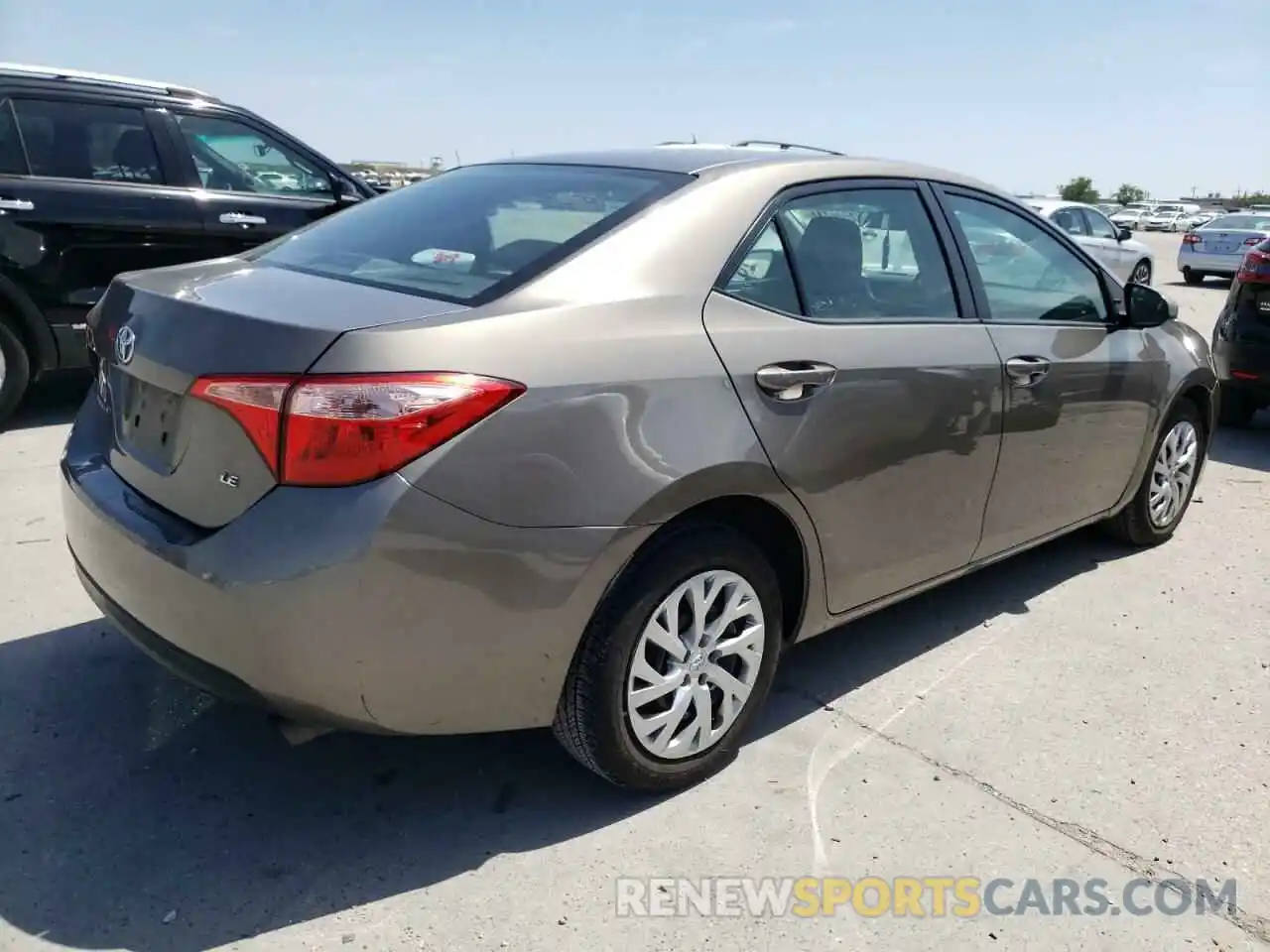 4 Photograph of a damaged car 2T1BURHE5KC167092 TOYOTA COROLLA 2019