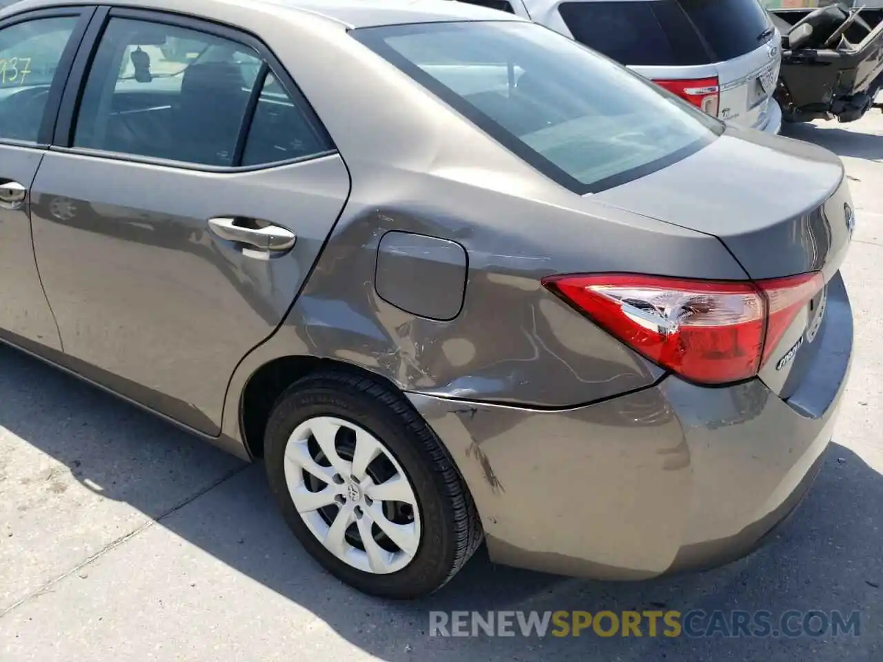 9 Photograph of a damaged car 2T1BURHE5KC167092 TOYOTA COROLLA 2019