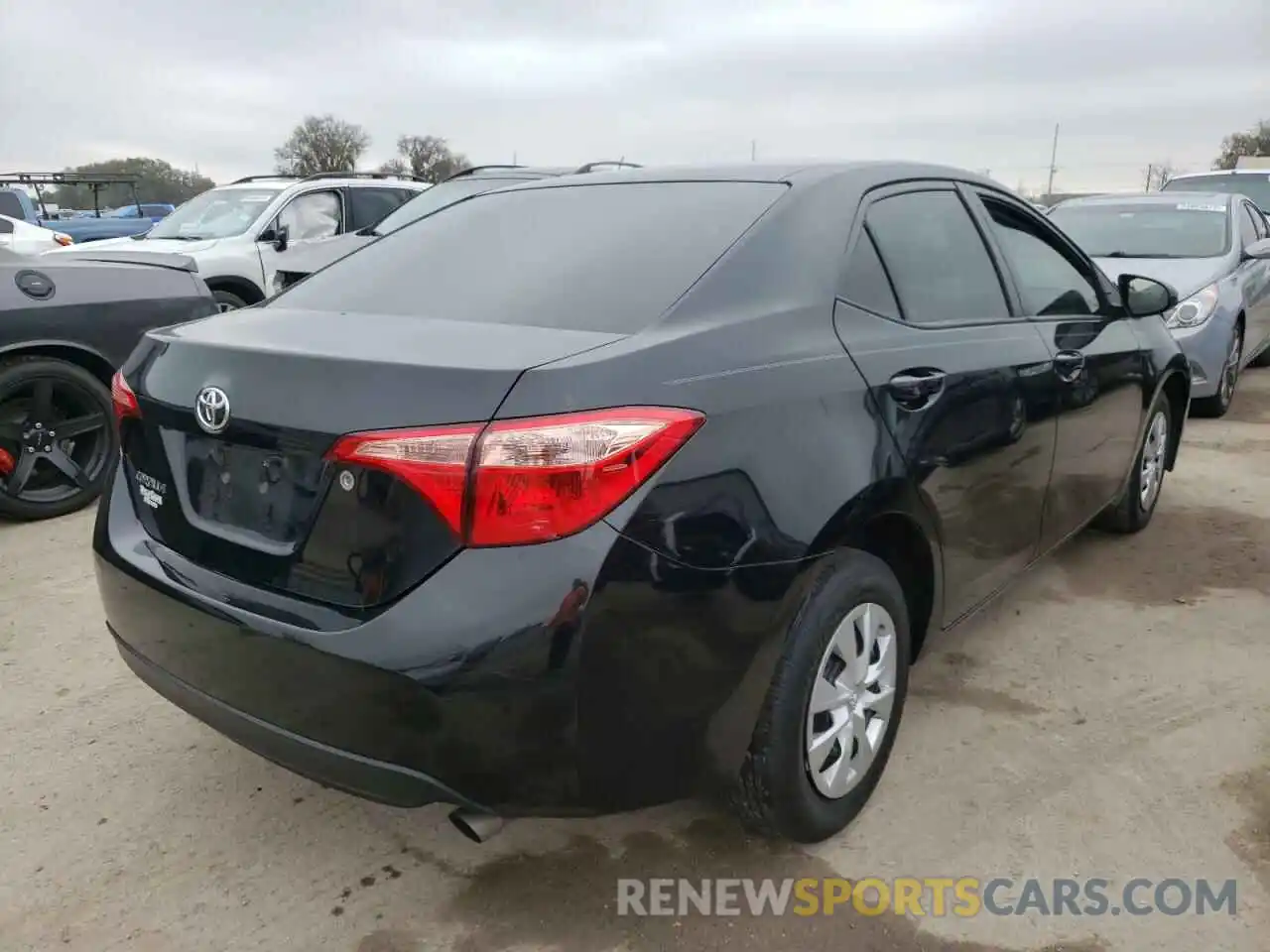 4 Photograph of a damaged car 2T1BURHE5KC167352 TOYOTA COROLLA 2019