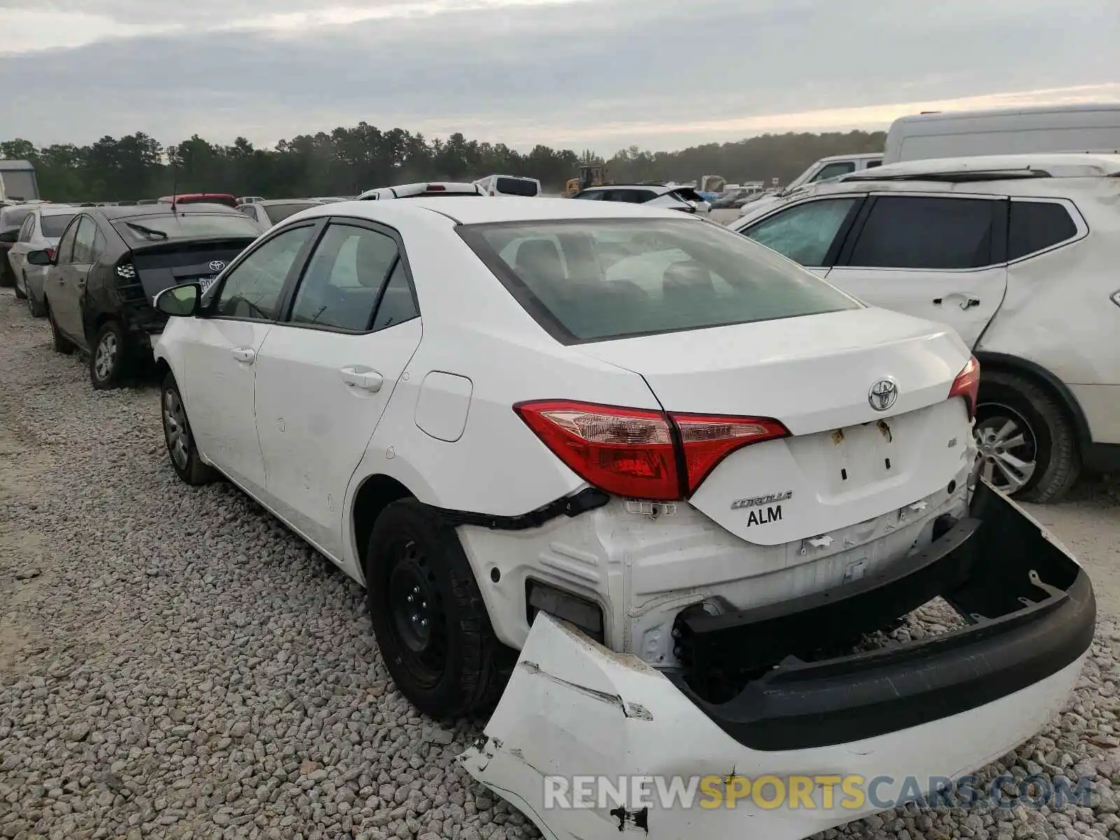 3 Photograph of a damaged car 2T1BURHE5KC168369 TOYOTA COROLLA 2019