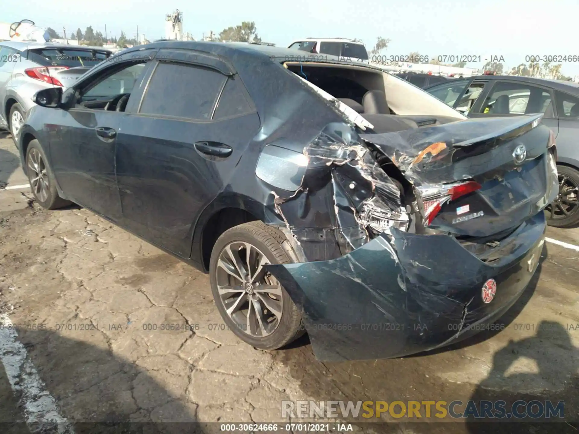 3 Photograph of a damaged car 2T1BURHE5KC168646 TOYOTA COROLLA 2019