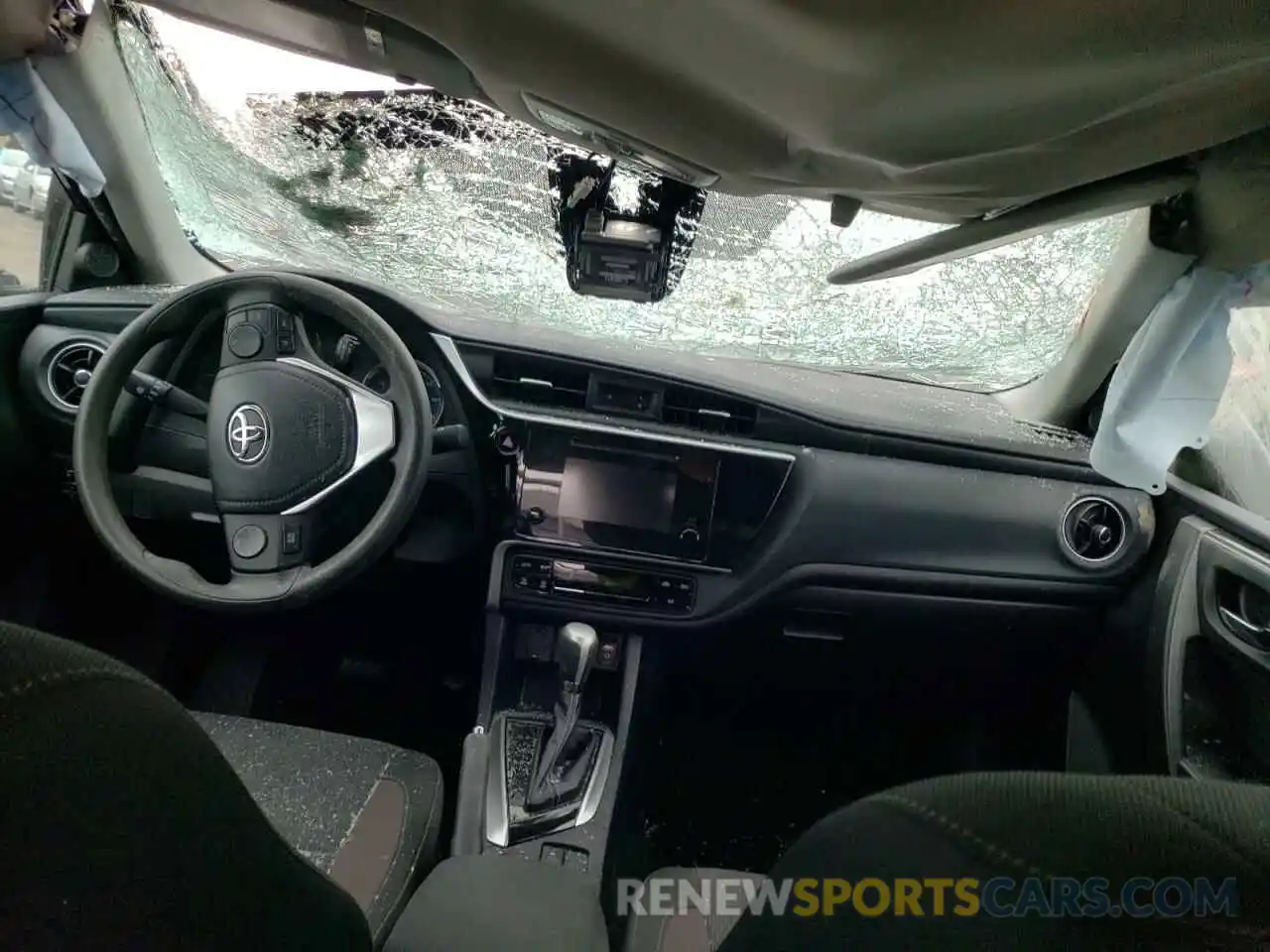 5 Photograph of a damaged car 2T1BURHE5KC168758 TOYOTA COROLLA 2019