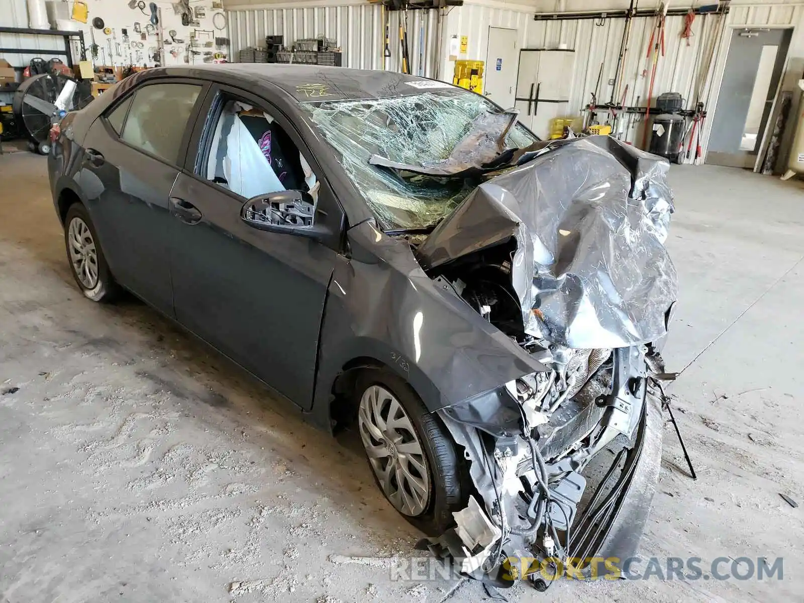 1 Photograph of a damaged car 2T1BURHE5KC169084 TOYOTA COROLLA 2019