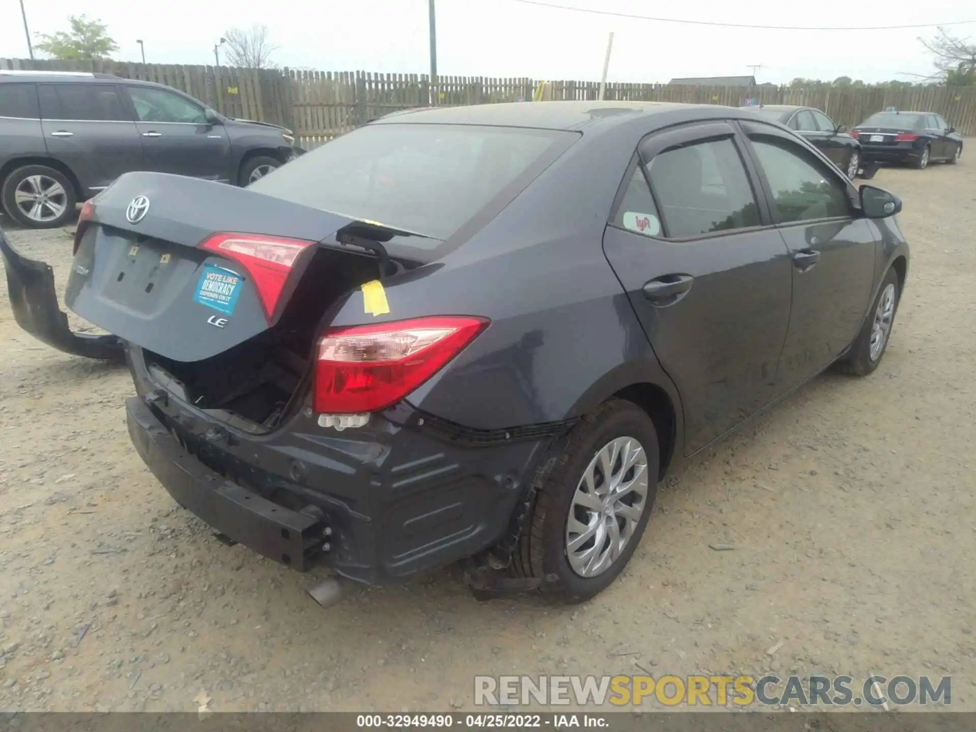 4 Photograph of a damaged car 2T1BURHE5KC169540 TOYOTA COROLLA 2019