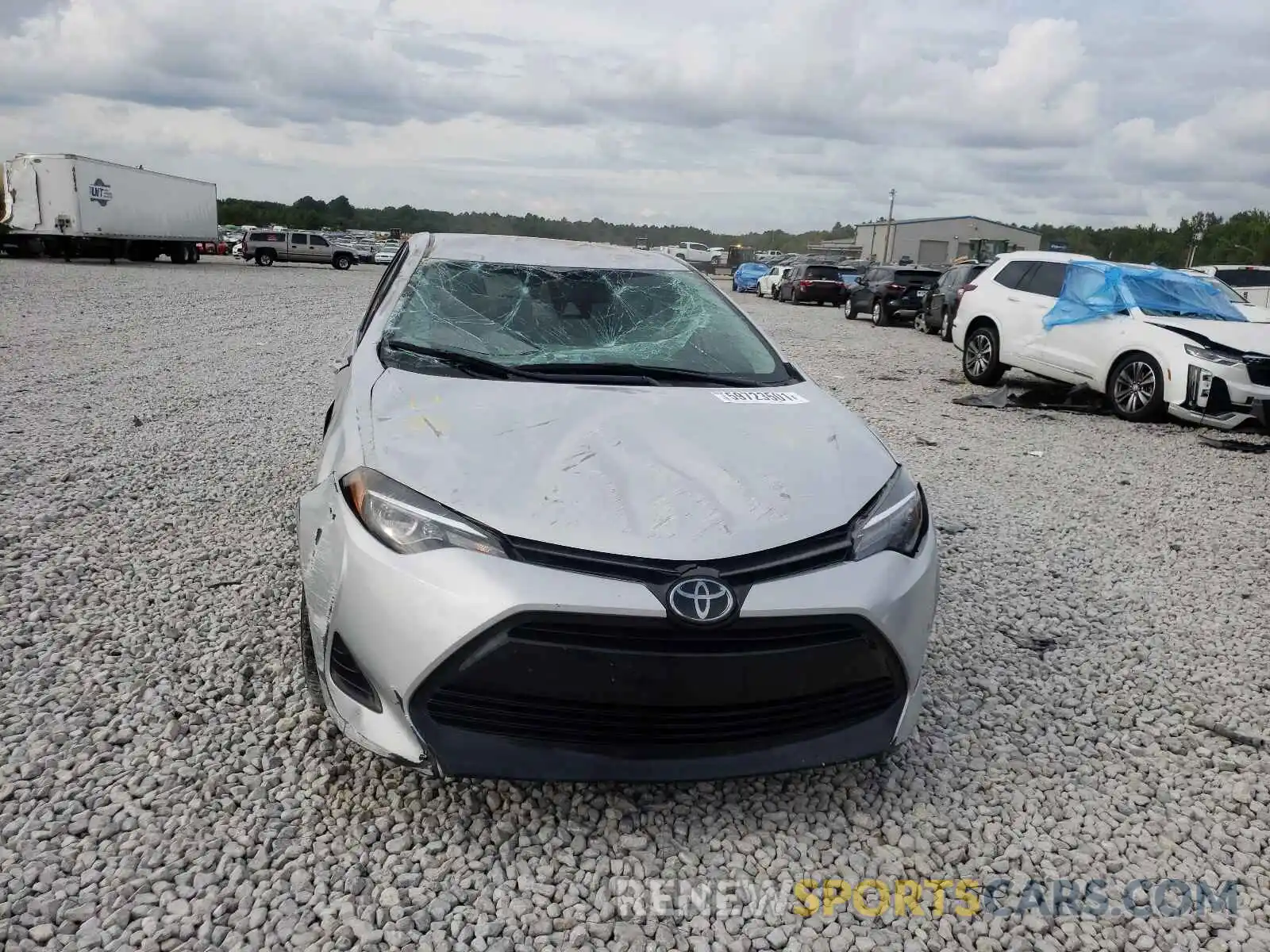 9 Photograph of a damaged car 2T1BURHE5KC170025 TOYOTA COROLLA 2019