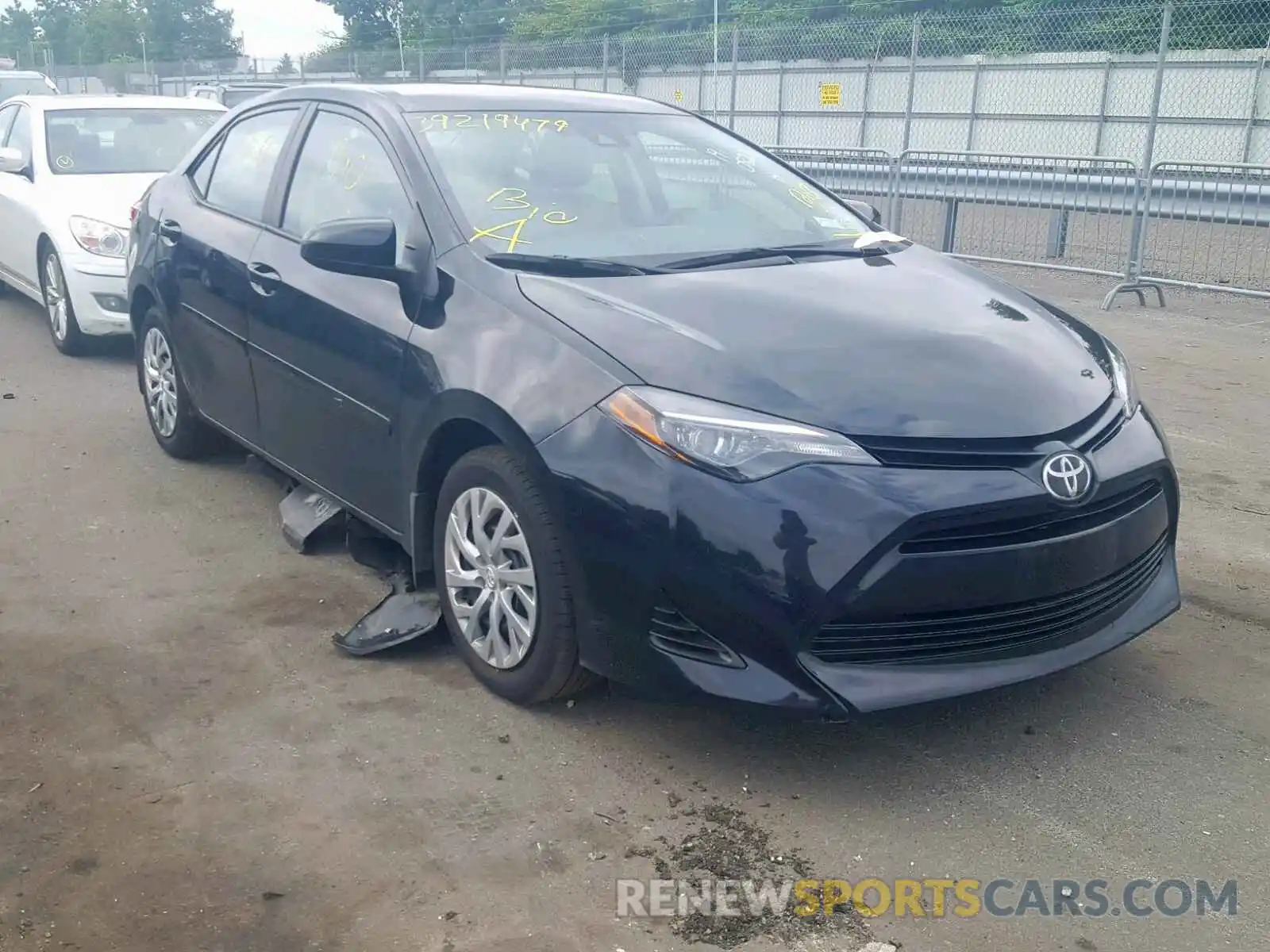 1 Photograph of a damaged car 2T1BURHE5KC170252 TOYOTA COROLLA 2019