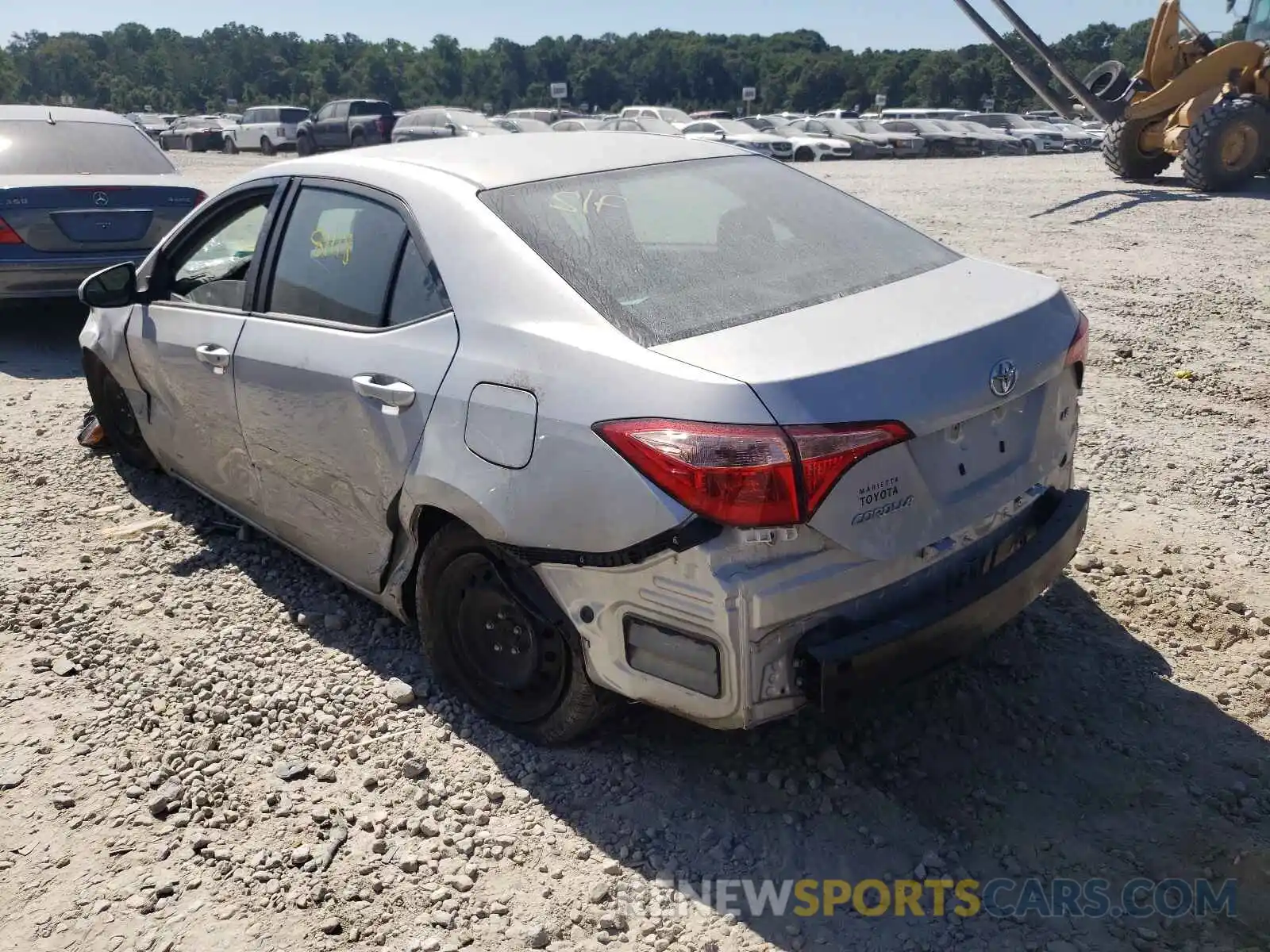 3 Photograph of a damaged car 2T1BURHE5KC170493 TOYOTA COROLLA 2019