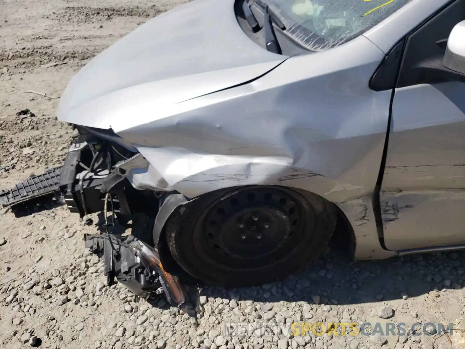 9 Photograph of a damaged car 2T1BURHE5KC170493 TOYOTA COROLLA 2019