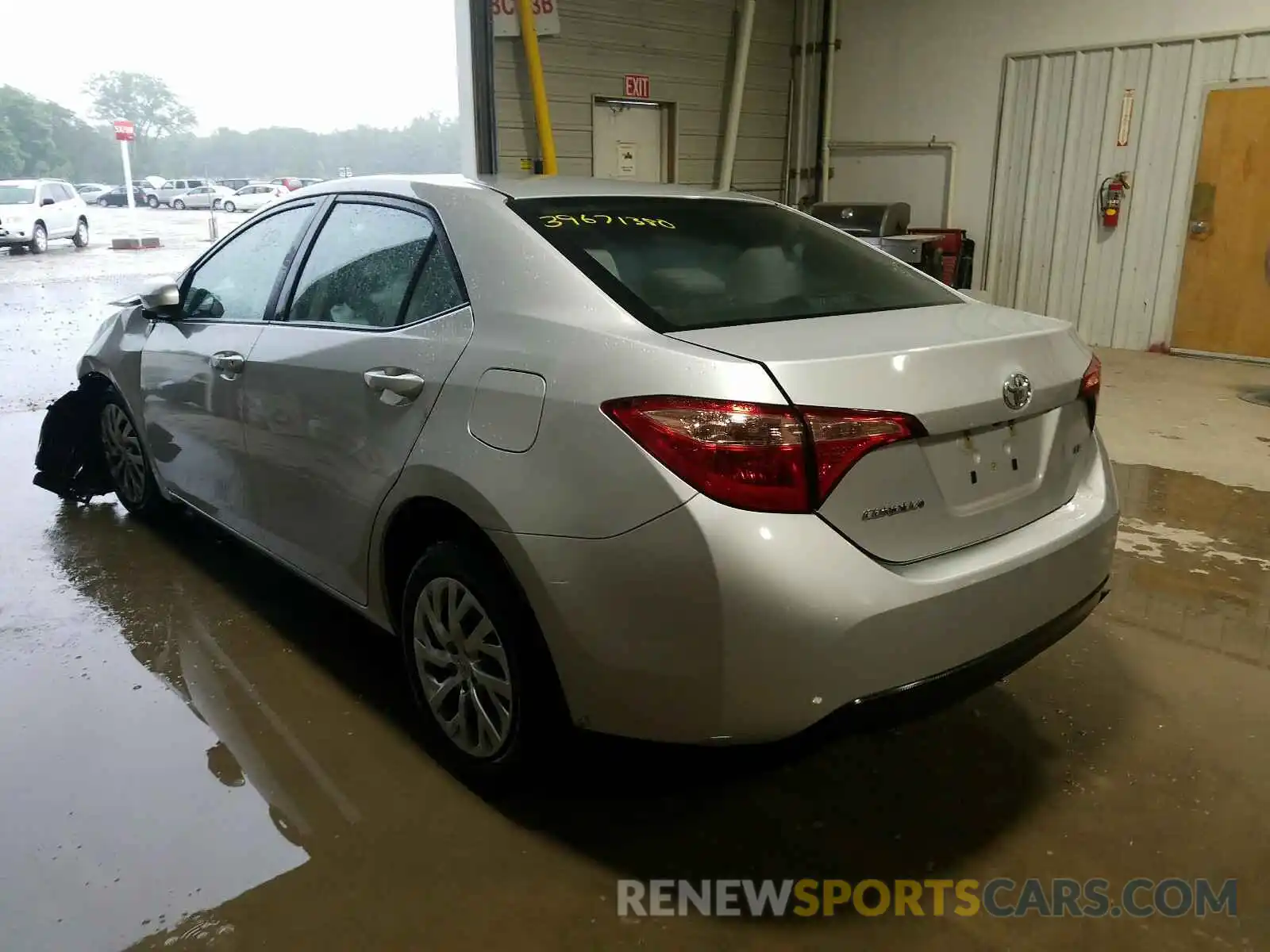 3 Photograph of a damaged car 2T1BURHE5KC170770 TOYOTA COROLLA 2019