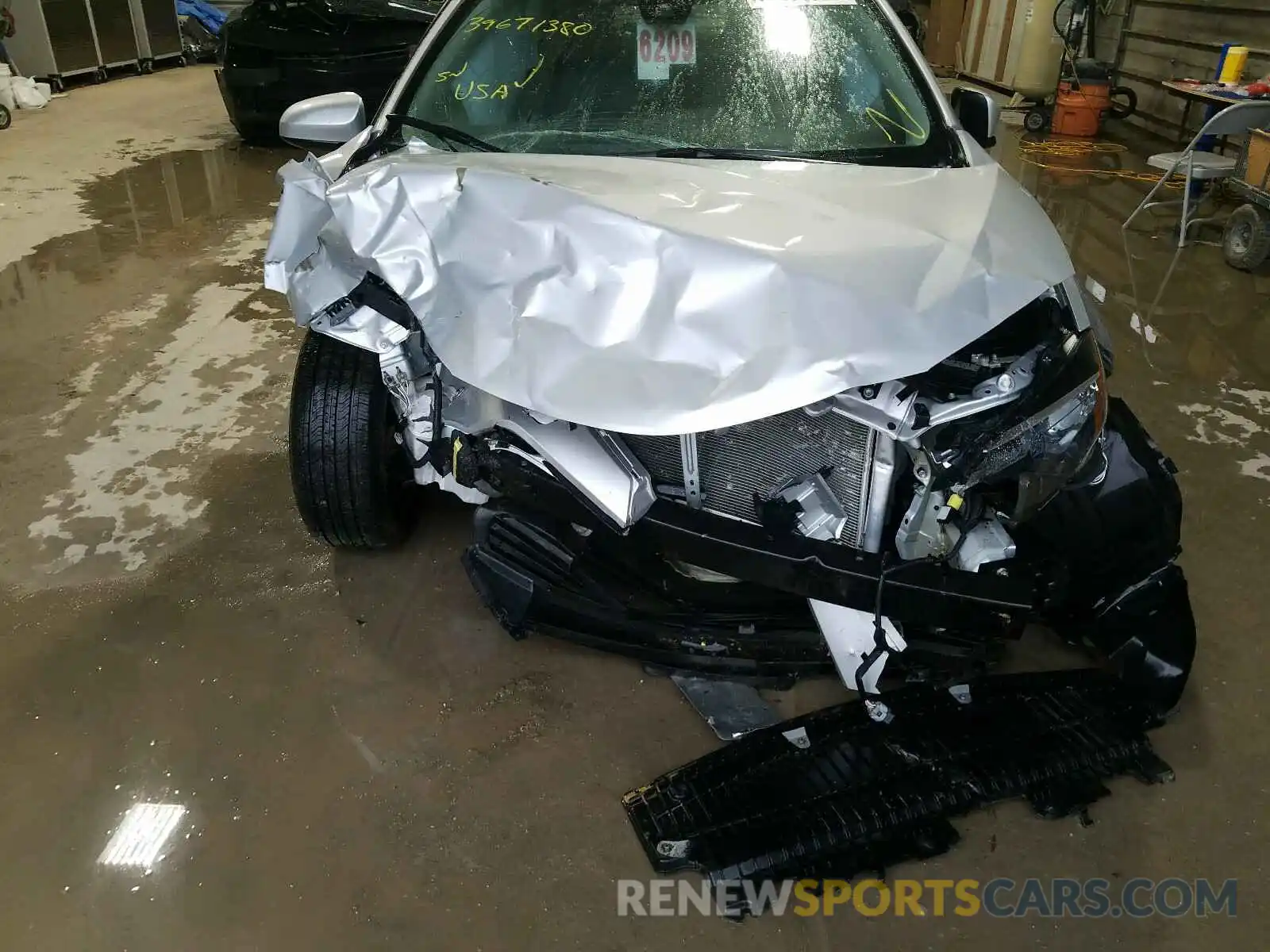 9 Photograph of a damaged car 2T1BURHE5KC170770 TOYOTA COROLLA 2019