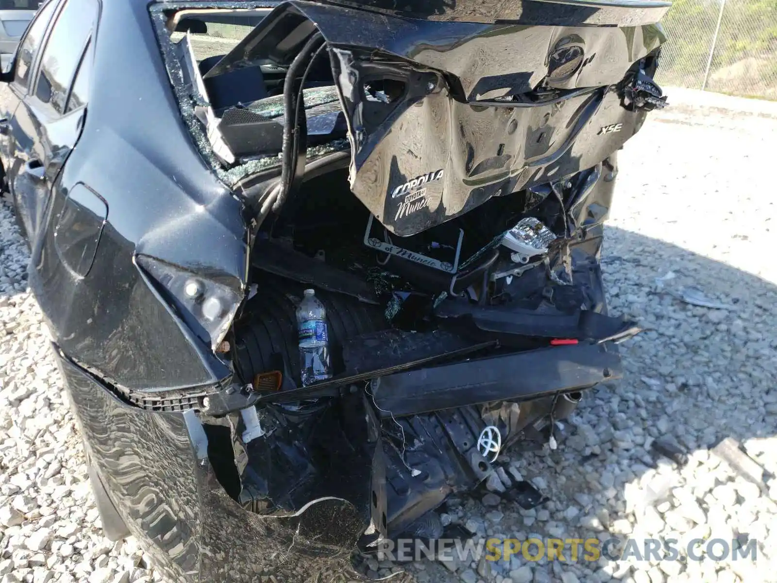 9 Photograph of a damaged car 2T1BURHE5KC171675 TOYOTA COROLLA 2019