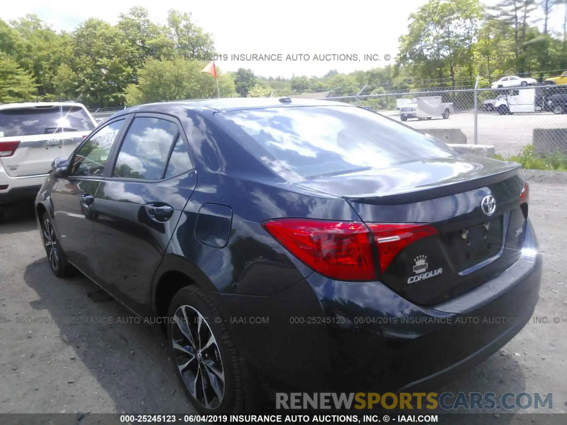 3 Photograph of a damaged car 2T1BURHE5KC172471 TOYOTA COROLLA 2019