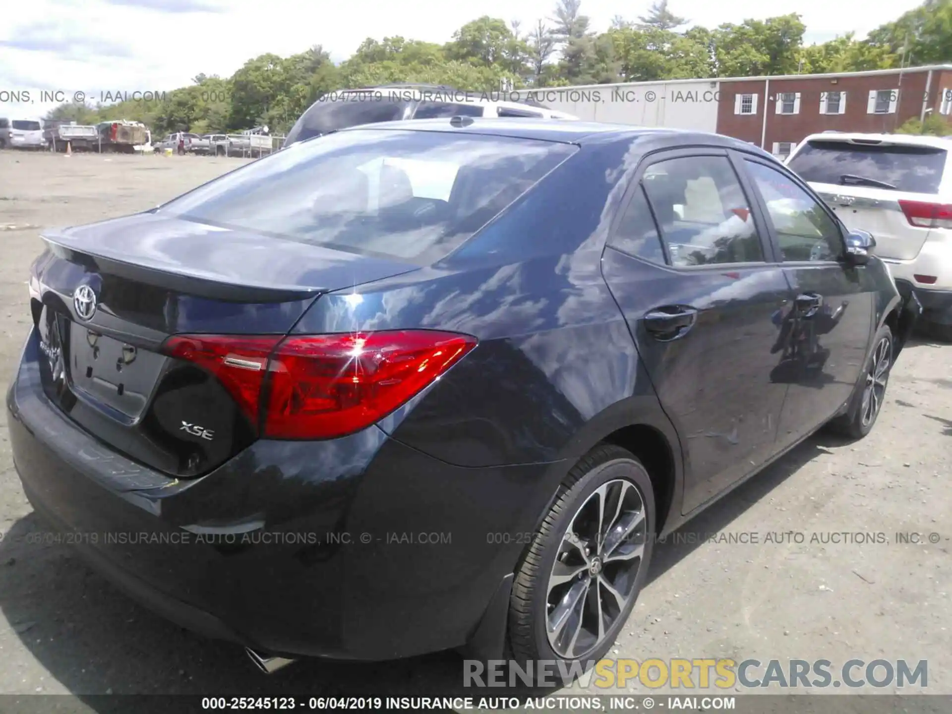 4 Photograph of a damaged car 2T1BURHE5KC172471 TOYOTA COROLLA 2019