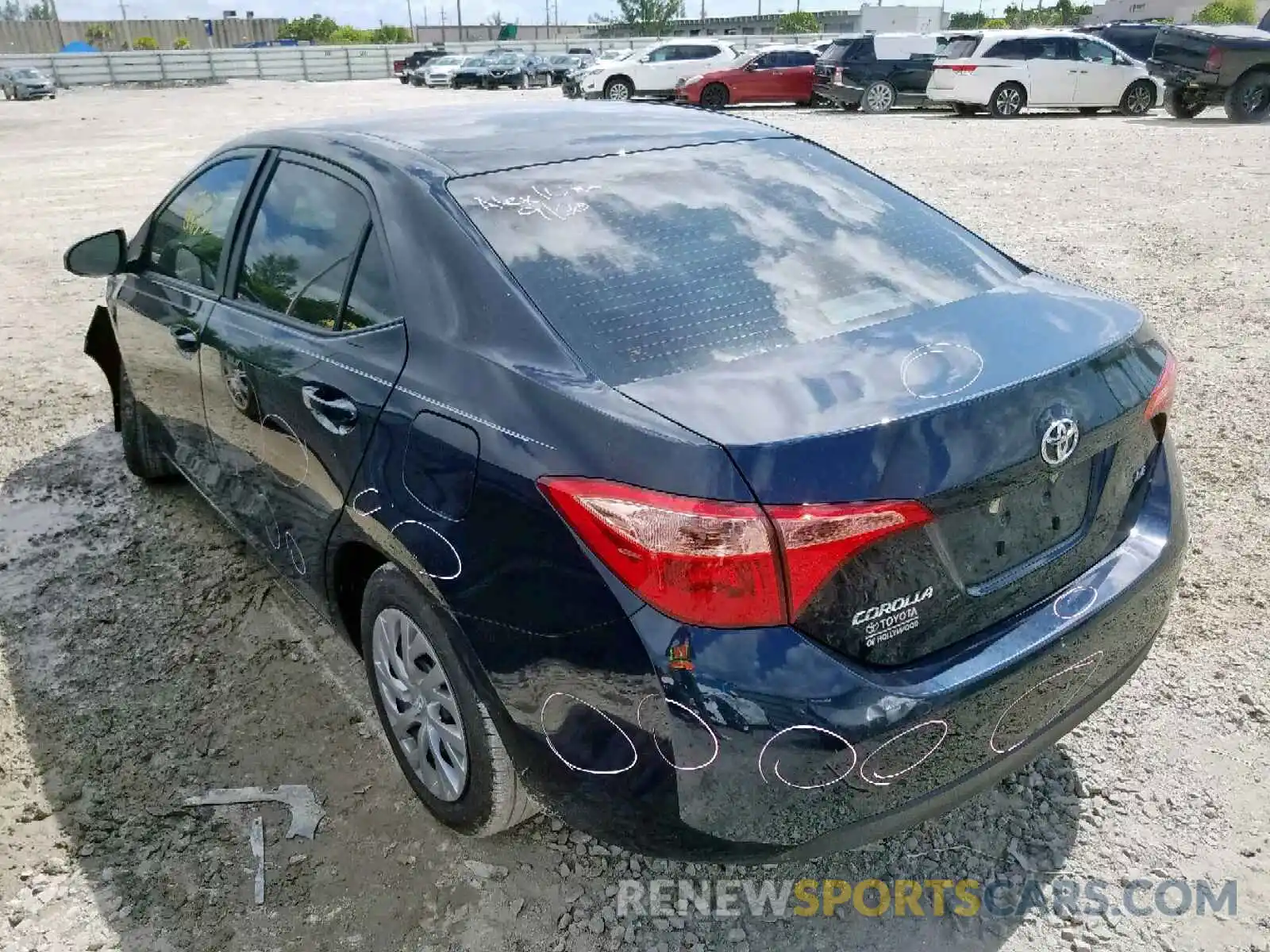 3 Photograph of a damaged car 2T1BURHE5KC172650 TOYOTA COROLLA 2019