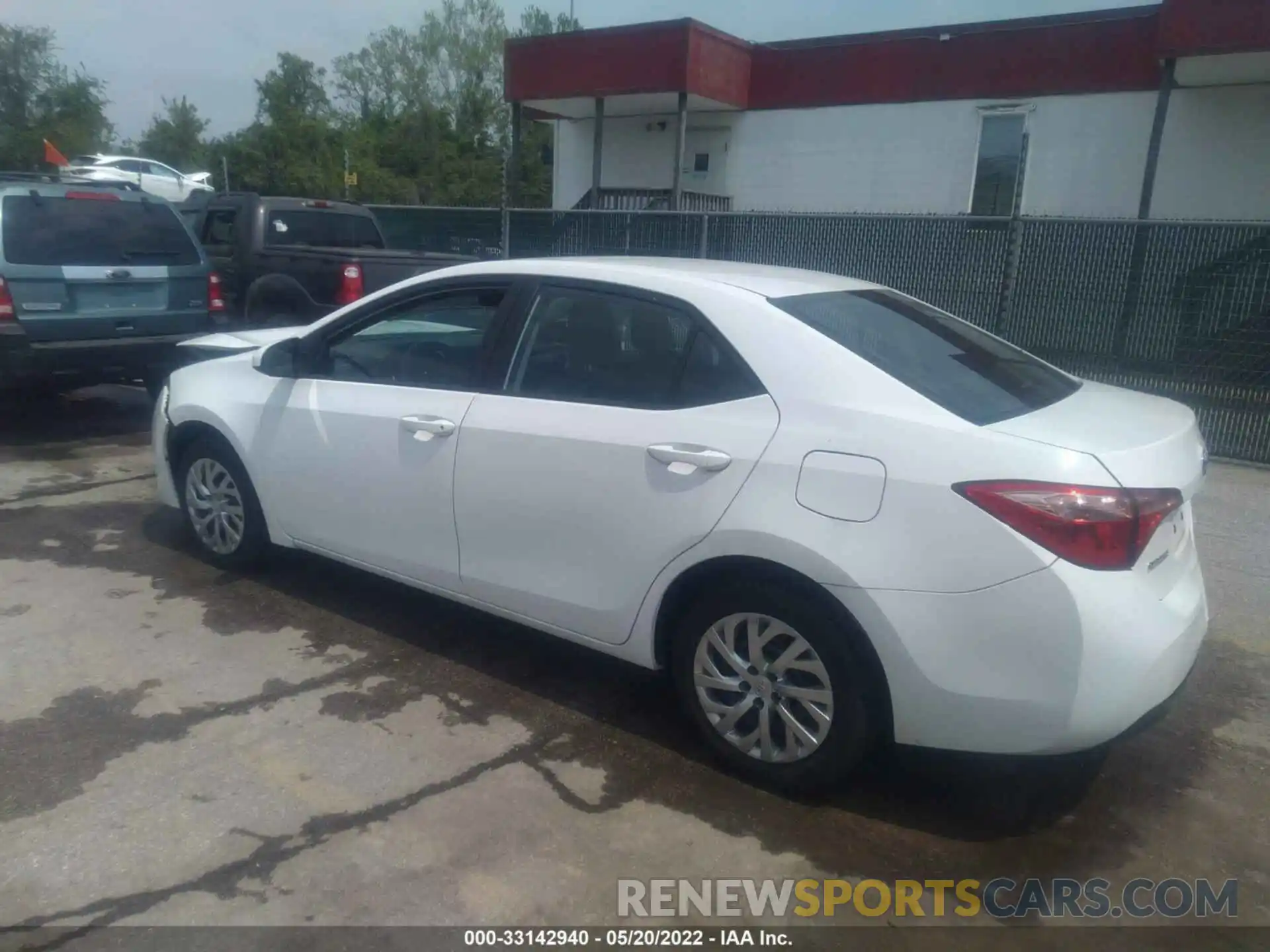 3 Photograph of a damaged car 2T1BURHE5KC173166 TOYOTA COROLLA 2019