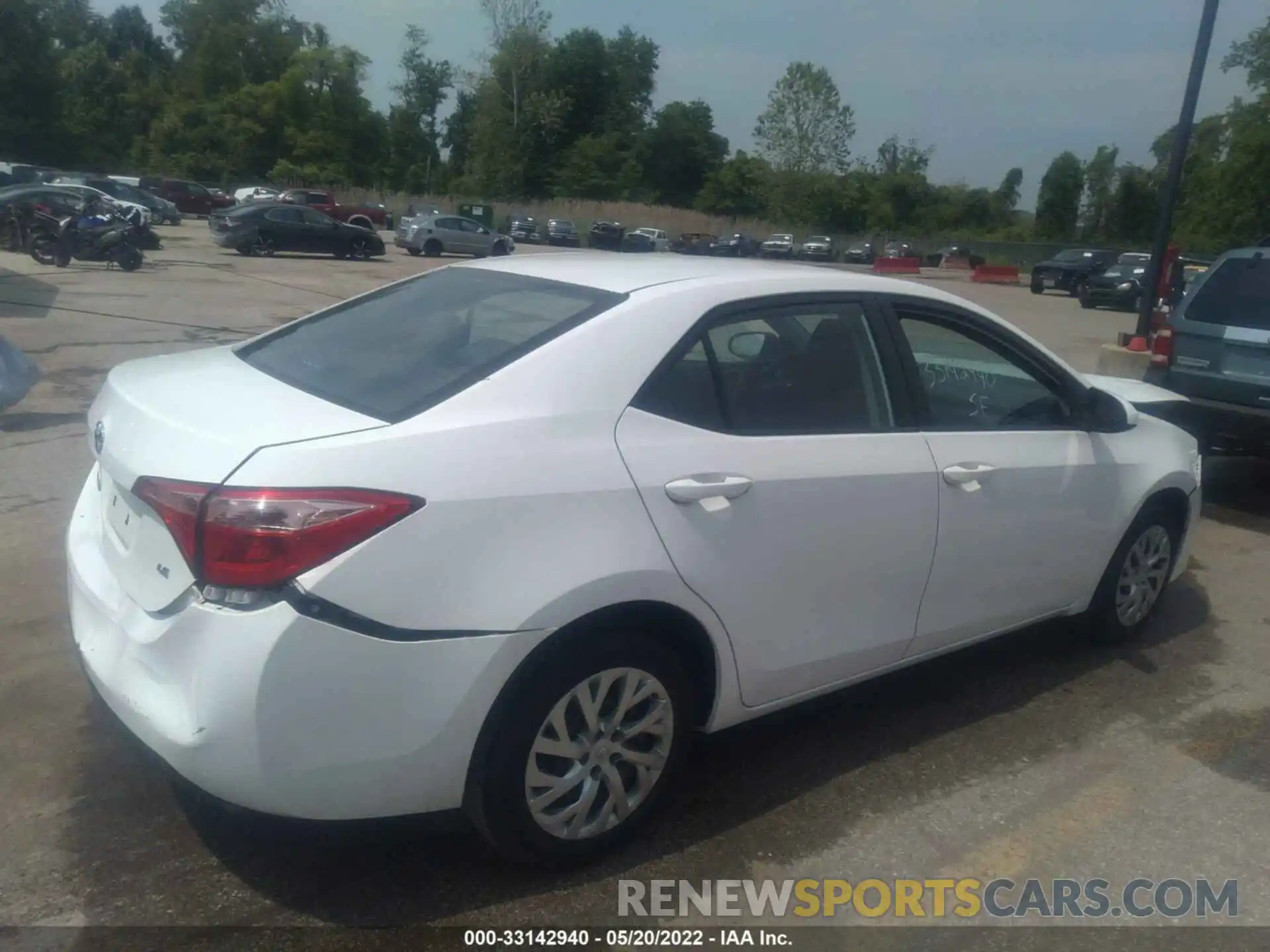 4 Photograph of a damaged car 2T1BURHE5KC173166 TOYOTA COROLLA 2019