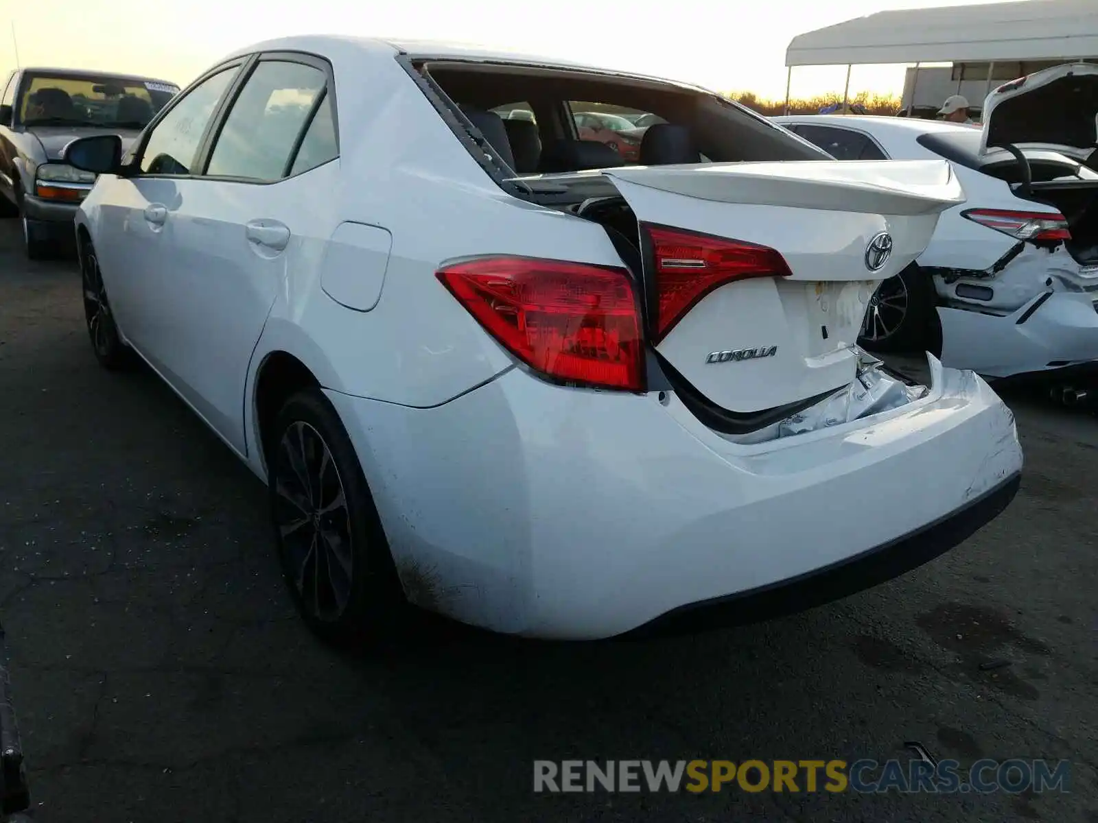 3 Photograph of a damaged car 2T1BURHE5KC173619 TOYOTA COROLLA 2019