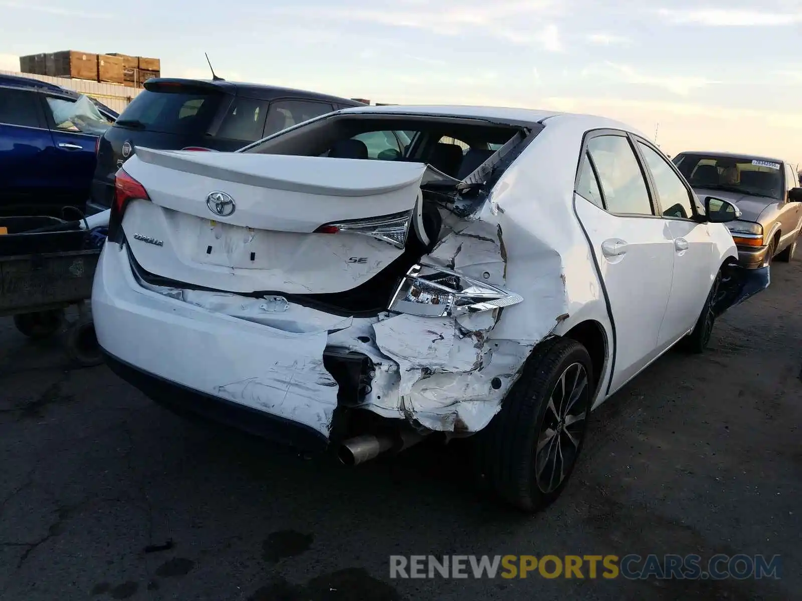 4 Photograph of a damaged car 2T1BURHE5KC173619 TOYOTA COROLLA 2019