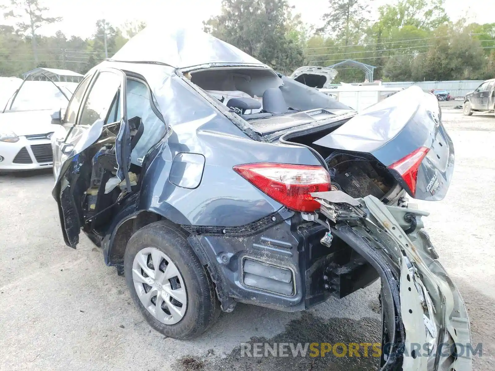 3 Photograph of a damaged car 2T1BURHE5KC173717 TOYOTA COROLLA 2019