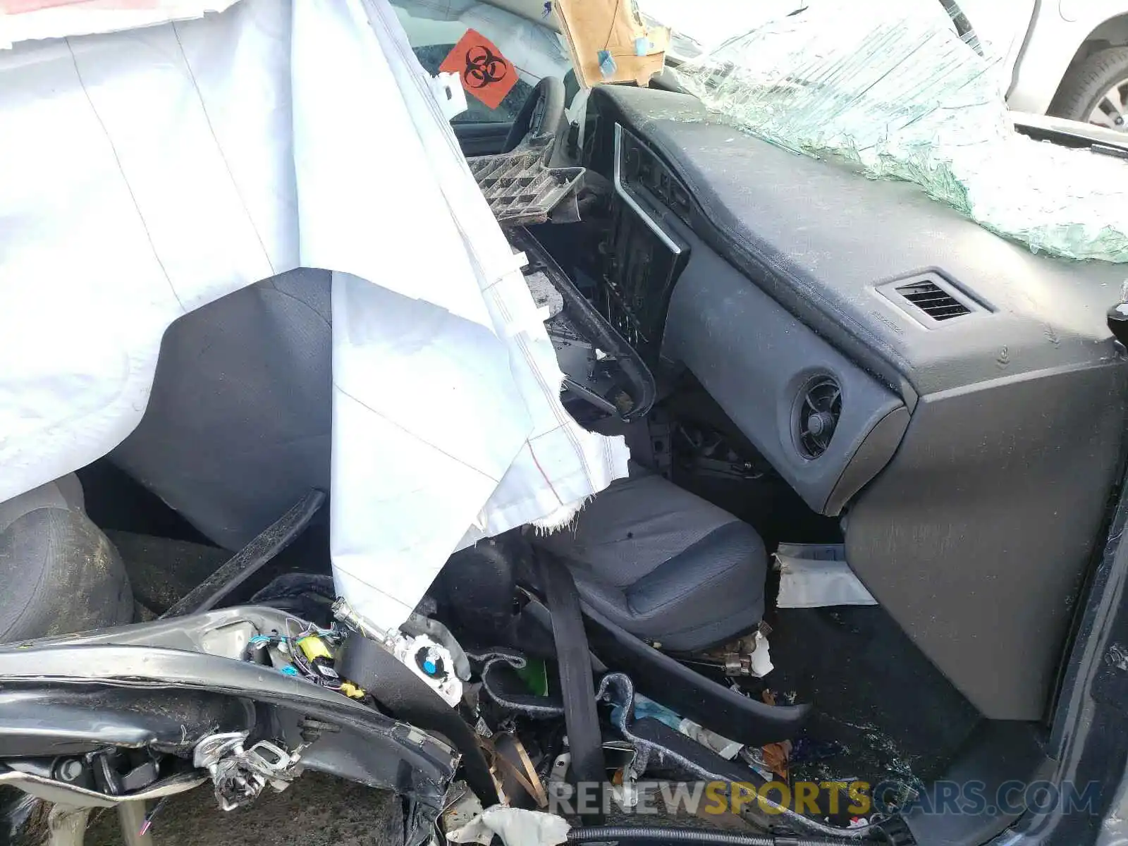 5 Photograph of a damaged car 2T1BURHE5KC173717 TOYOTA COROLLA 2019