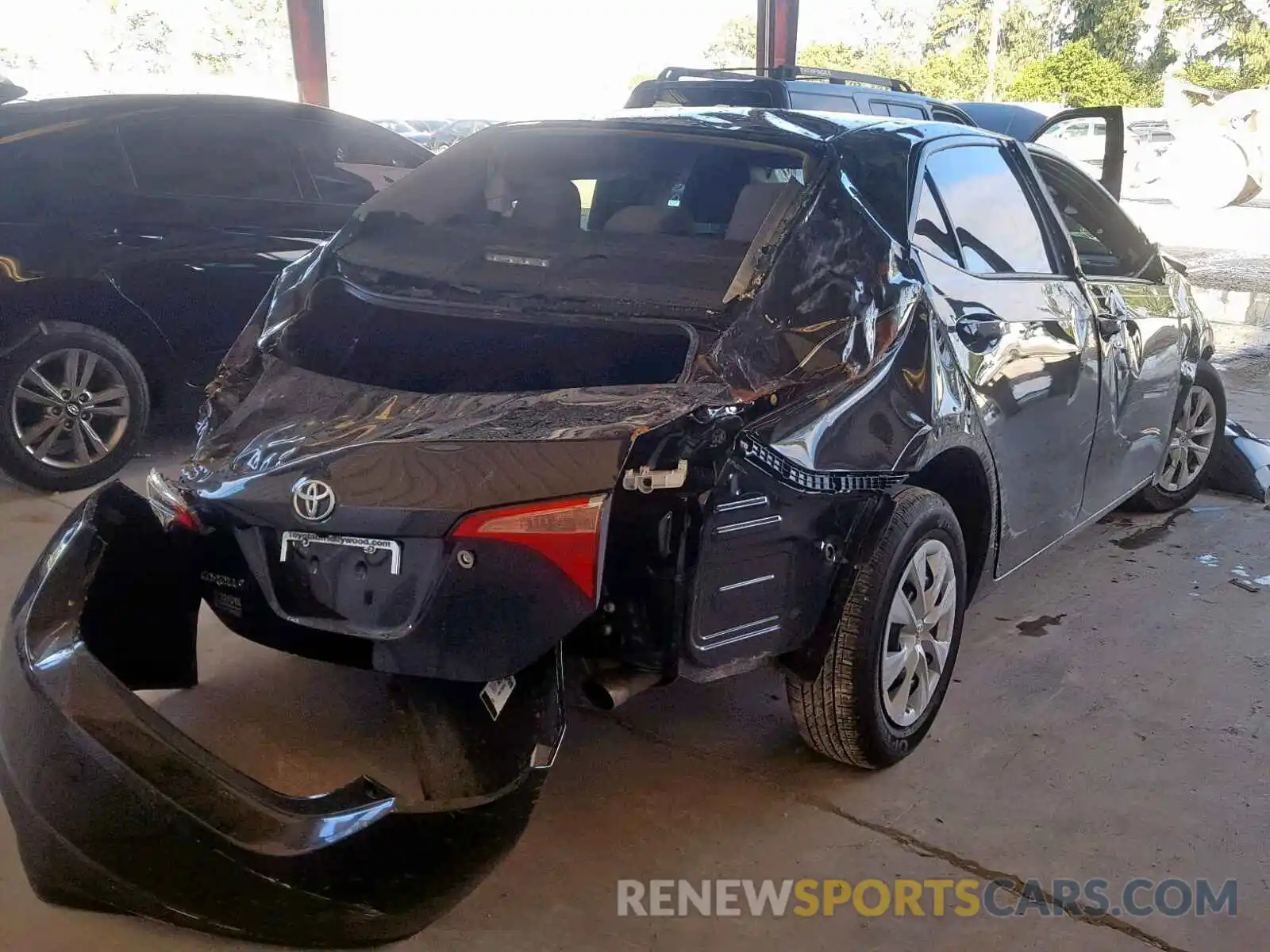 4 Photograph of a damaged car 2T1BURHE5KC173880 TOYOTA COROLLA 2019