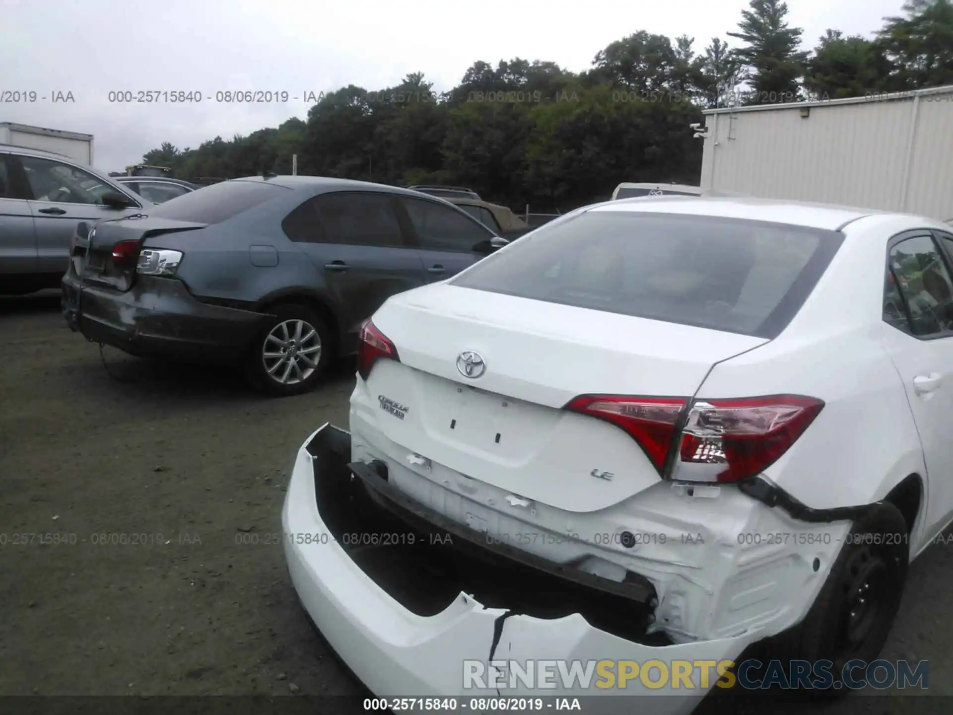 4 Photograph of a damaged car 2T1BURHE5KC173927 TOYOTA COROLLA 2019