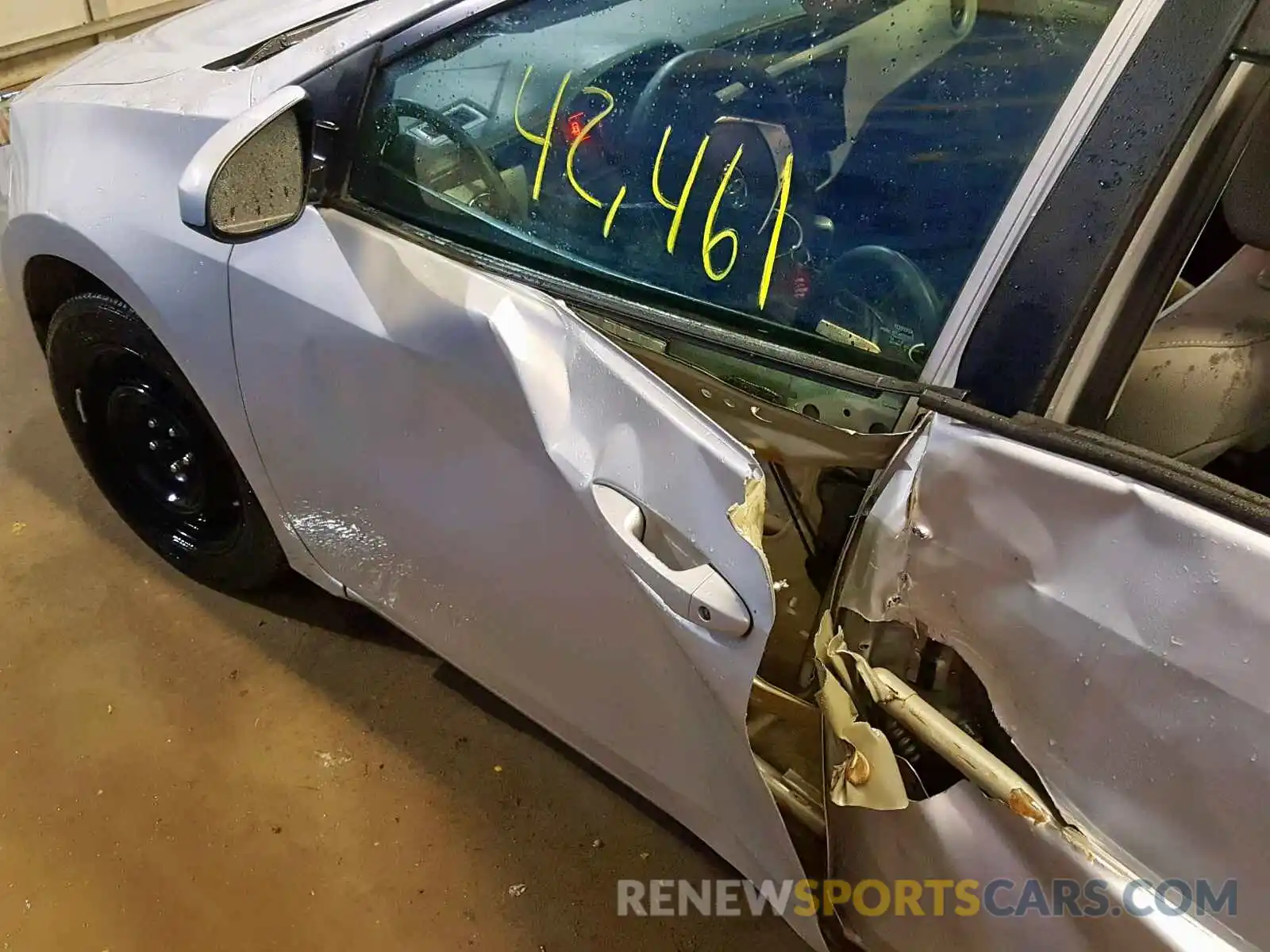 10 Photograph of a damaged car 2T1BURHE5KC175385 TOYOTA COROLLA 2019