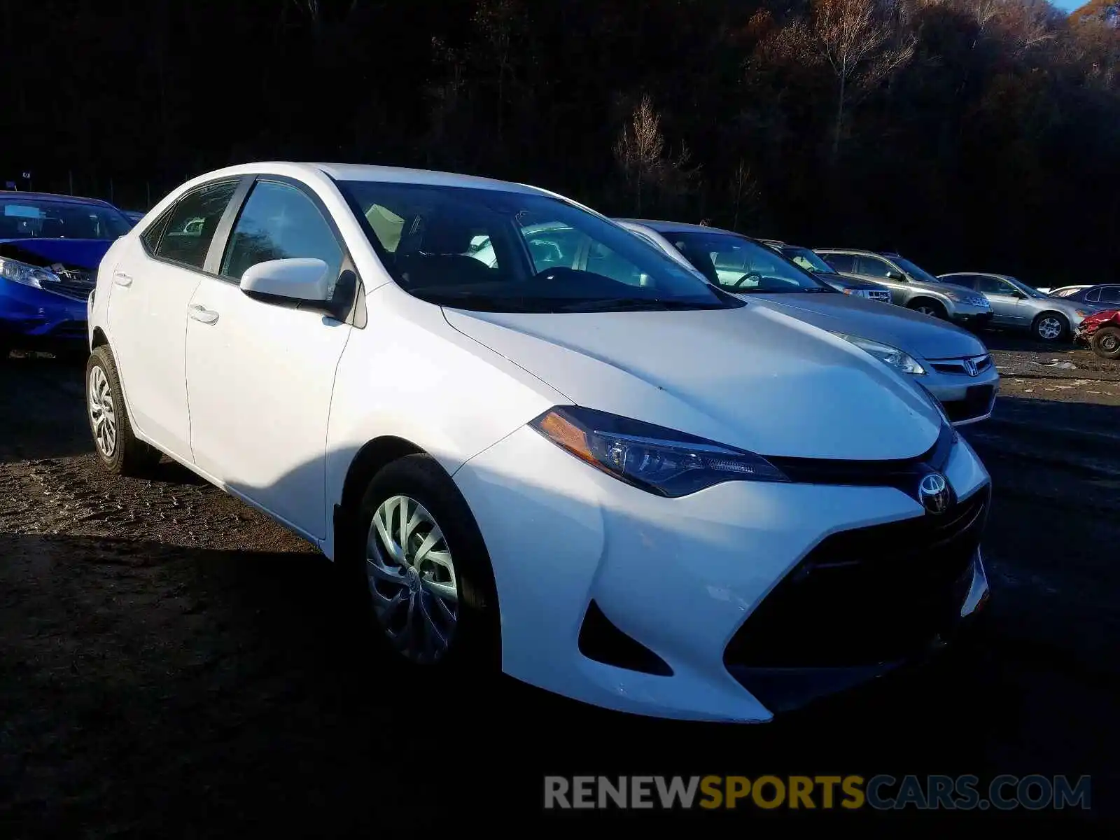 1 Photograph of a damaged car 2T1BURHE5KC177489 TOYOTA COROLLA 2019