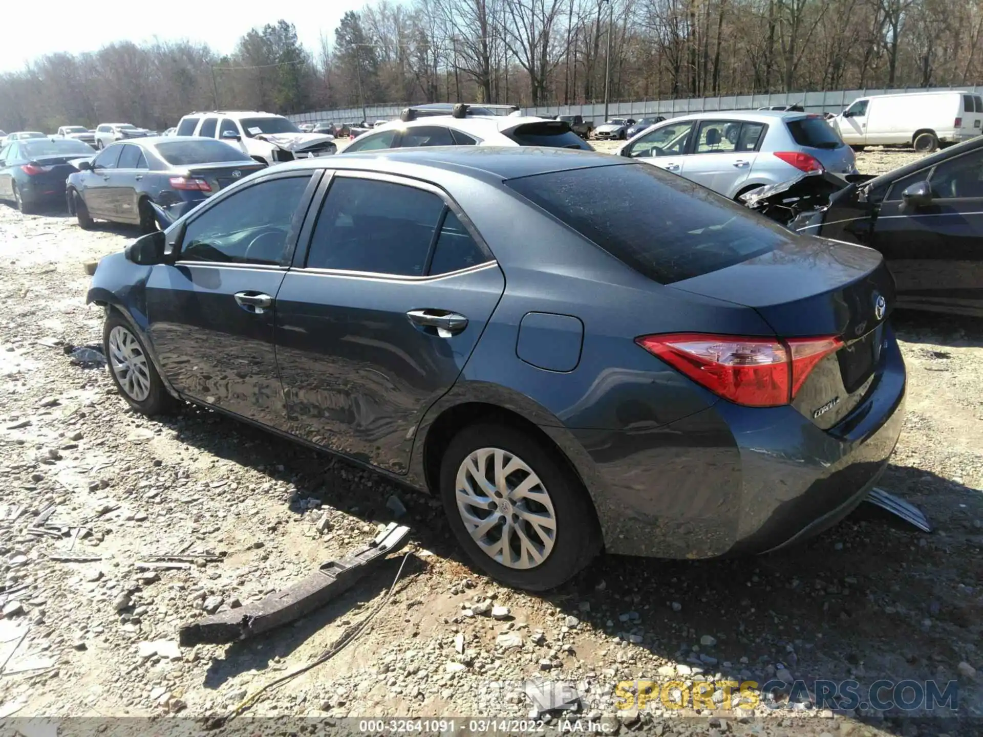 3 Photograph of a damaged car 2T1BURHE5KC177735 TOYOTA COROLLA 2019