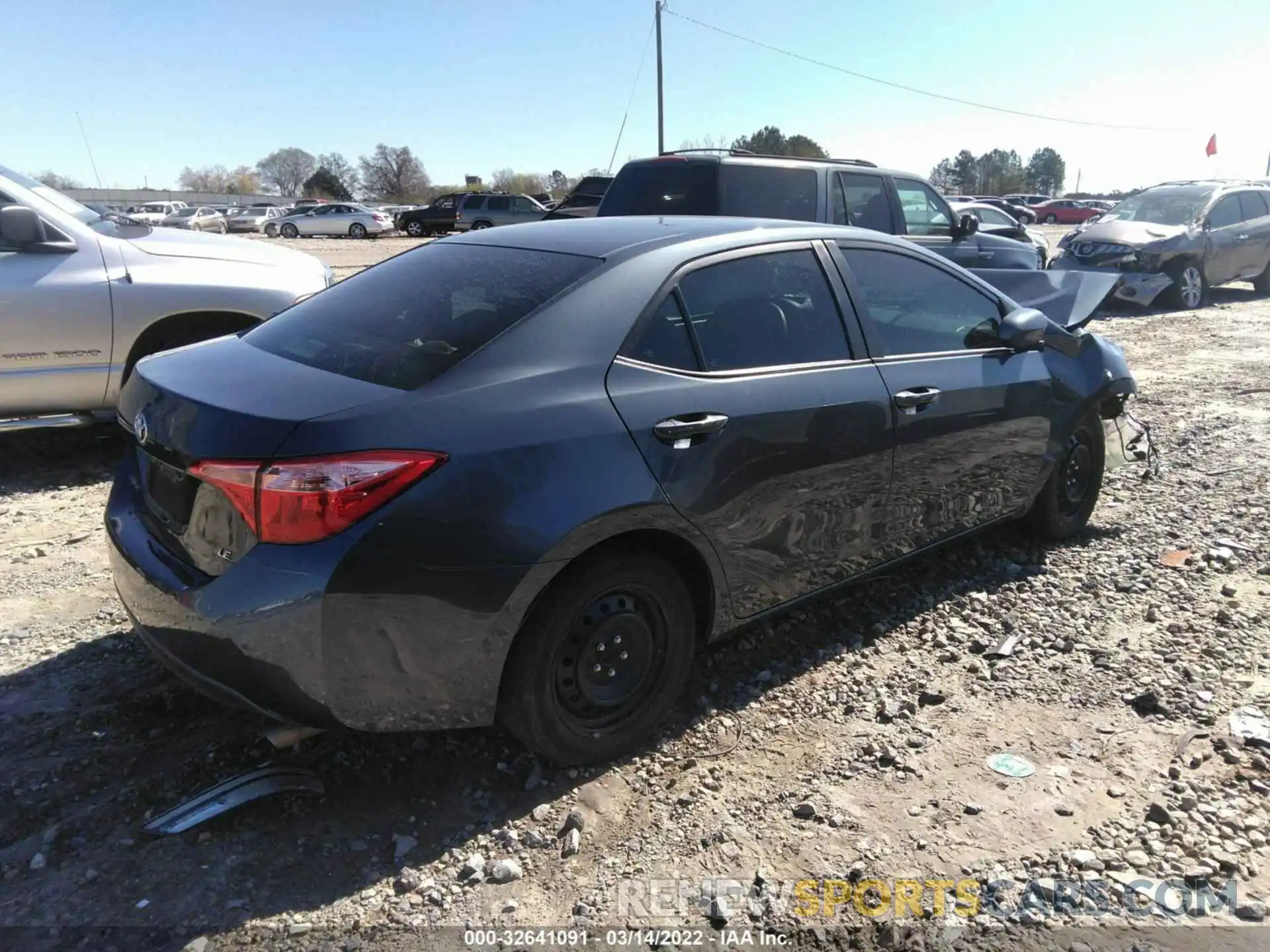 4 Photograph of a damaged car 2T1BURHE5KC177735 TOYOTA COROLLA 2019