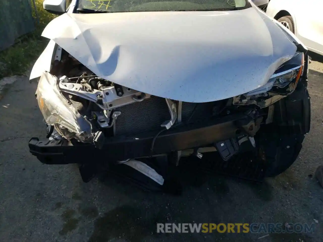 9 Photograph of a damaged car 2T1BURHE5KC178805 TOYOTA COROLLA 2019