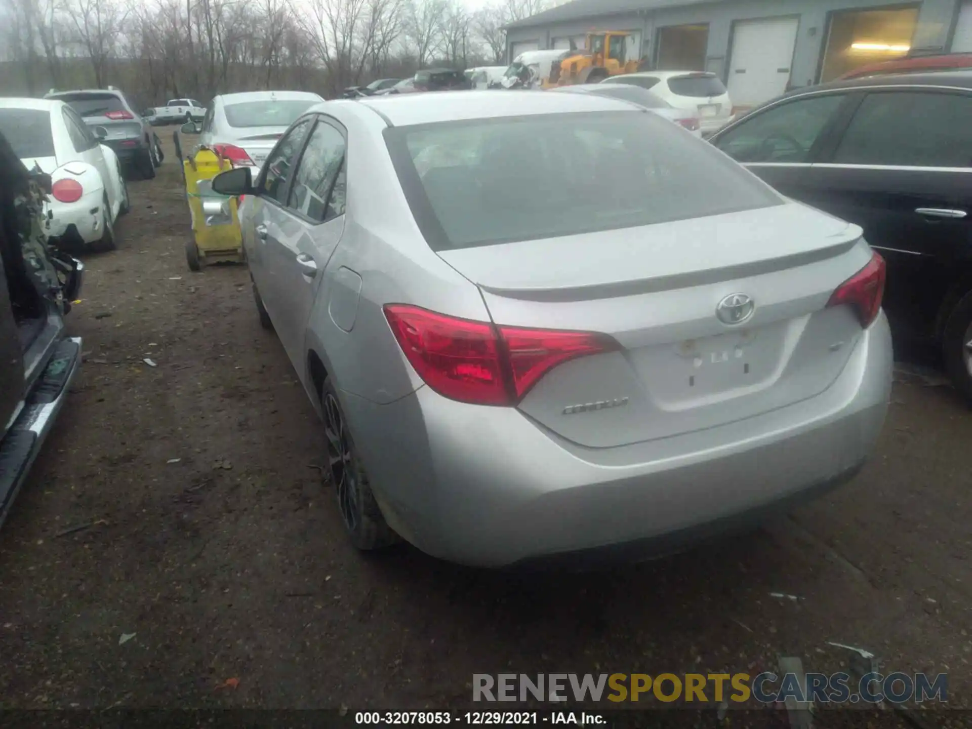 3 Photograph of a damaged car 2T1BURHE5KC180540 TOYOTA COROLLA 2019