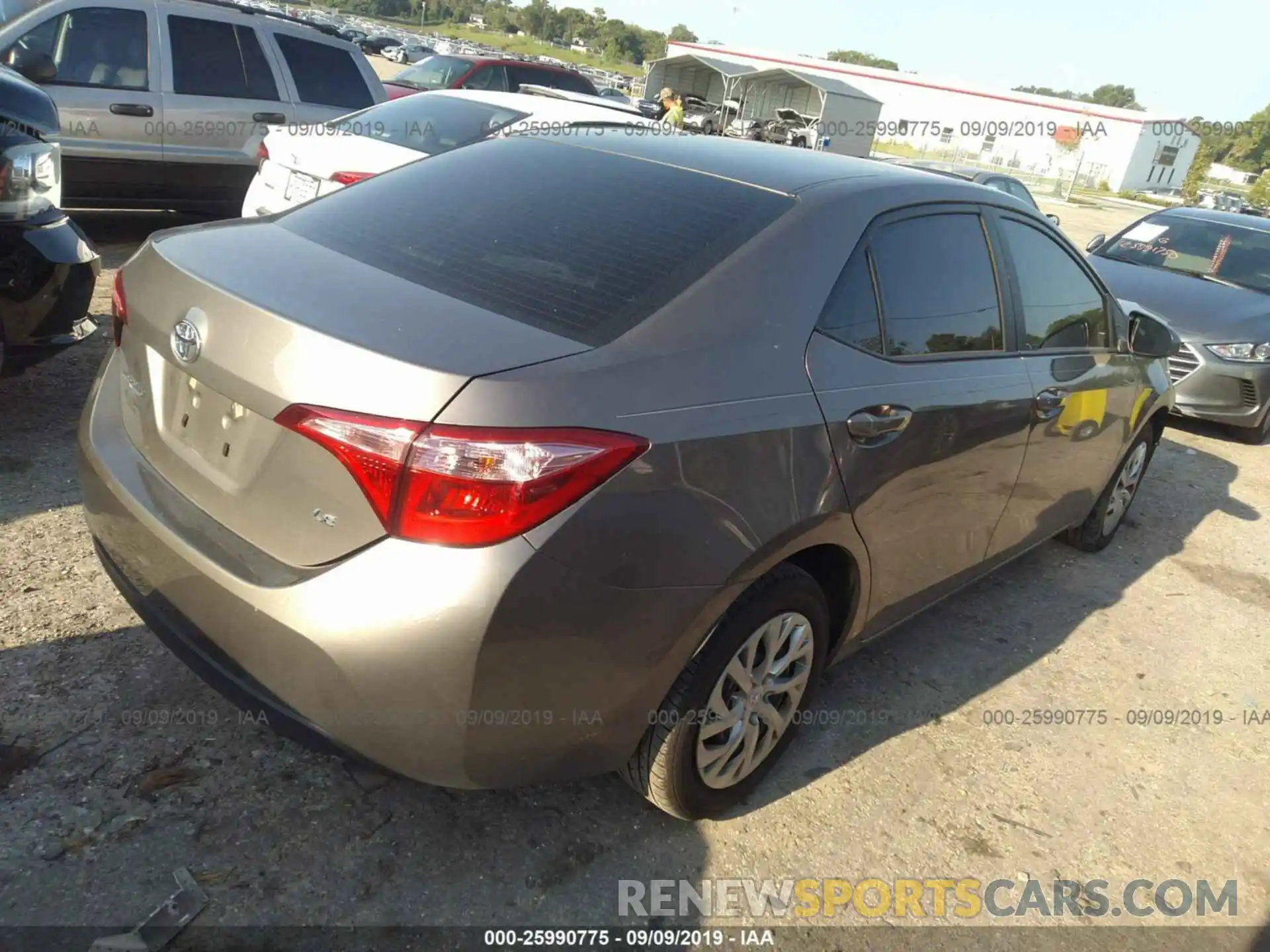 4 Photograph of a damaged car 2T1BURHE5KC183647 TOYOTA COROLLA 2019