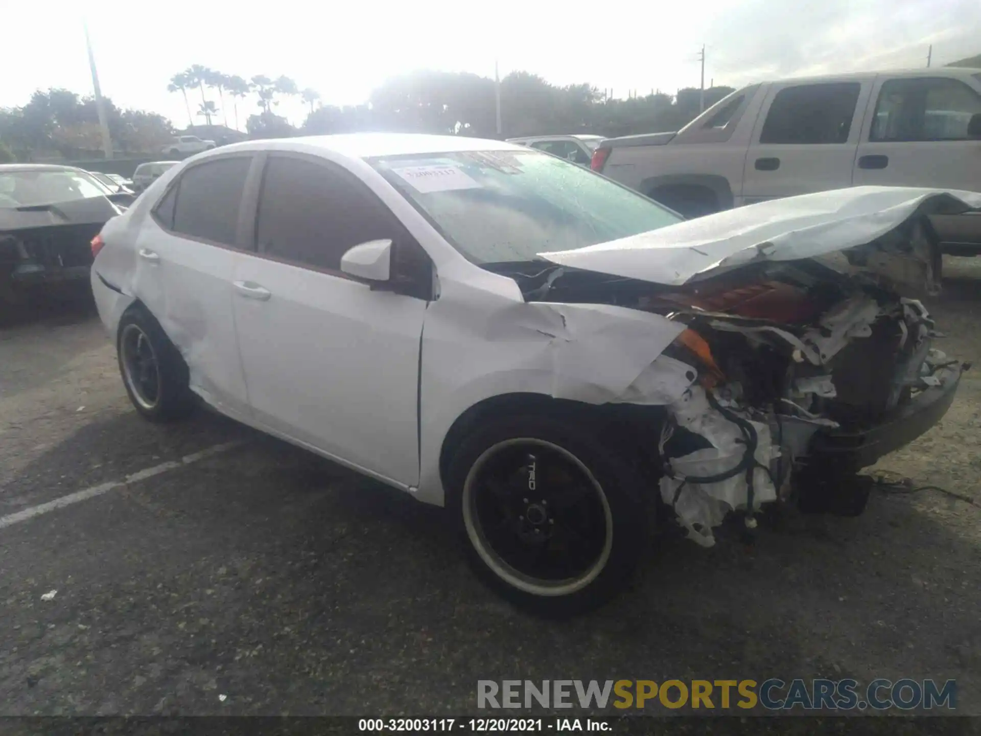 1 Photograph of a damaged car 2T1BURHE5KC184362 TOYOTA COROLLA 2019