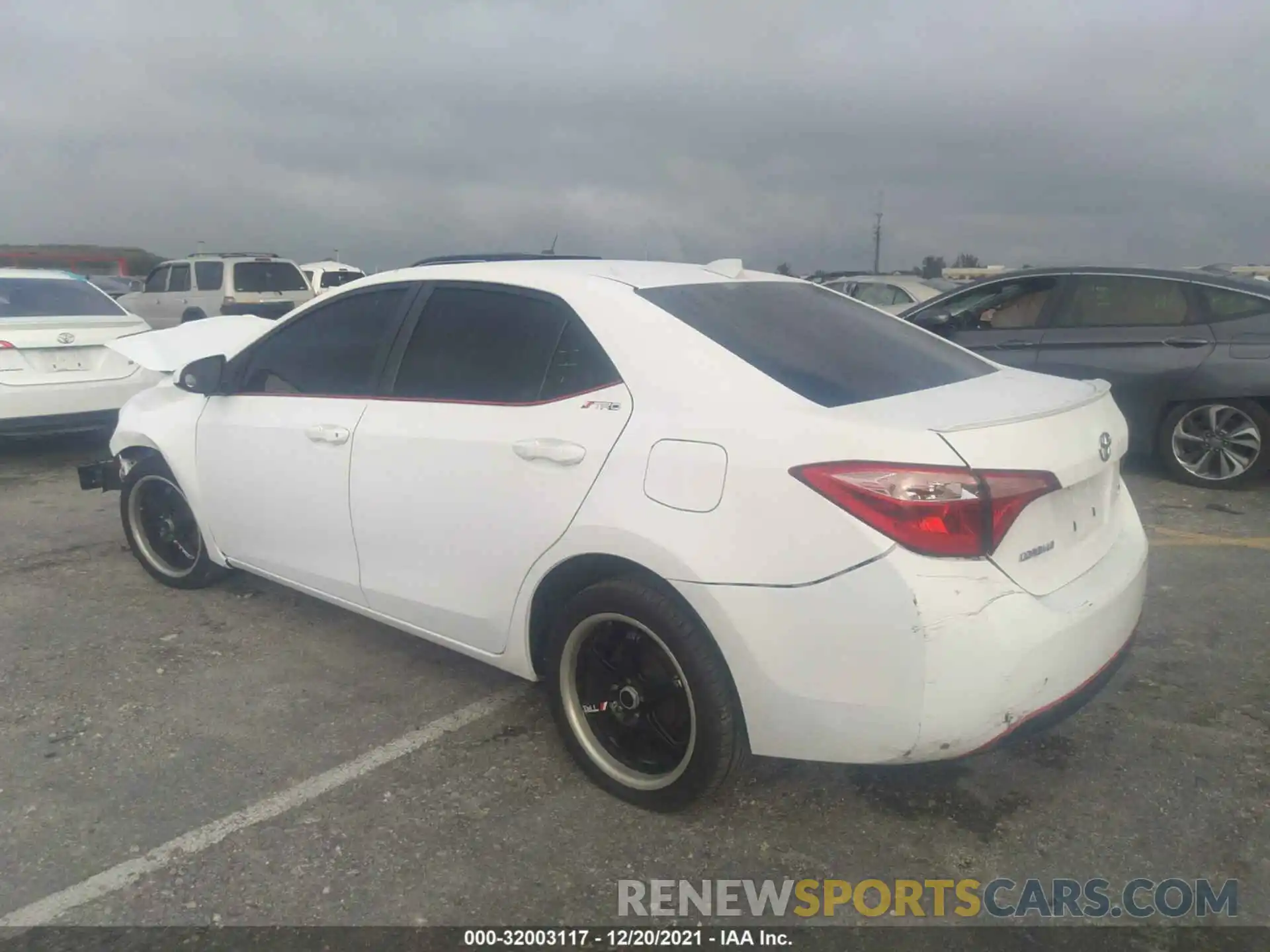 3 Photograph of a damaged car 2T1BURHE5KC184362 TOYOTA COROLLA 2019