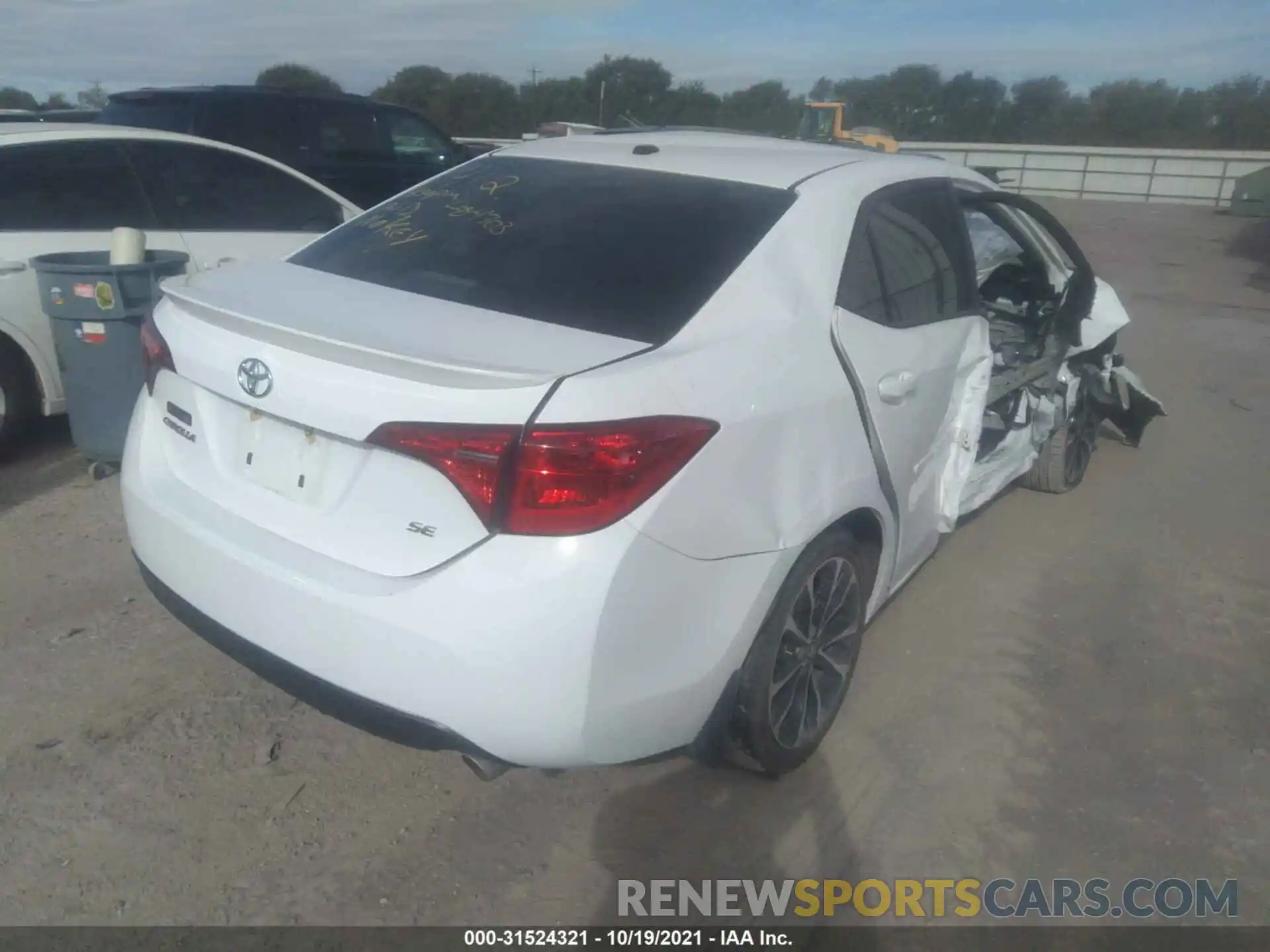 4 Photograph of a damaged car 2T1BURHE5KC185348 TOYOTA COROLLA 2019